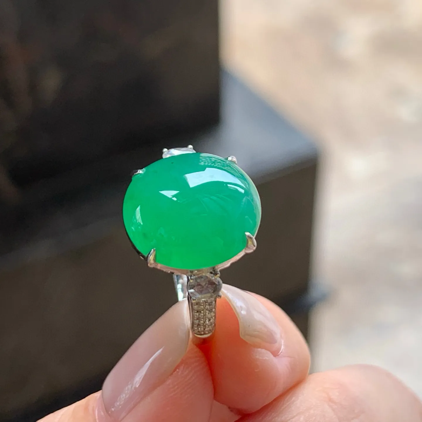 冰阳绿戒指
水润 真金镶嵌