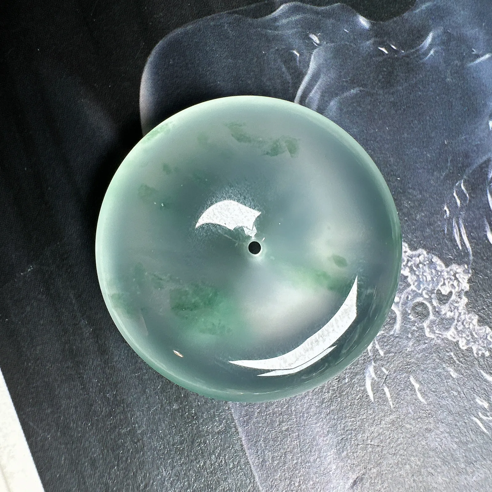 【玻璃种】玻璃种飘花平安扣，晶莹闪亮，荧光十足，推荐入手。