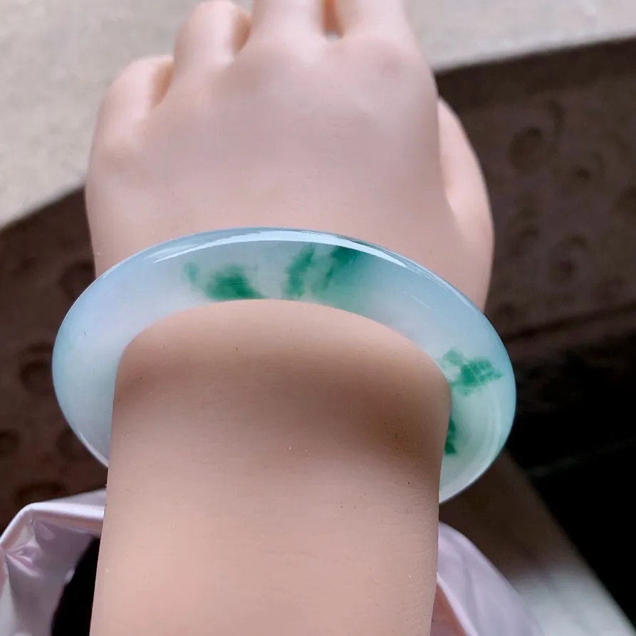 圆条高冰飘花 无瑕 尺寸:55.2/9.7 花美 种水好🥰🥰