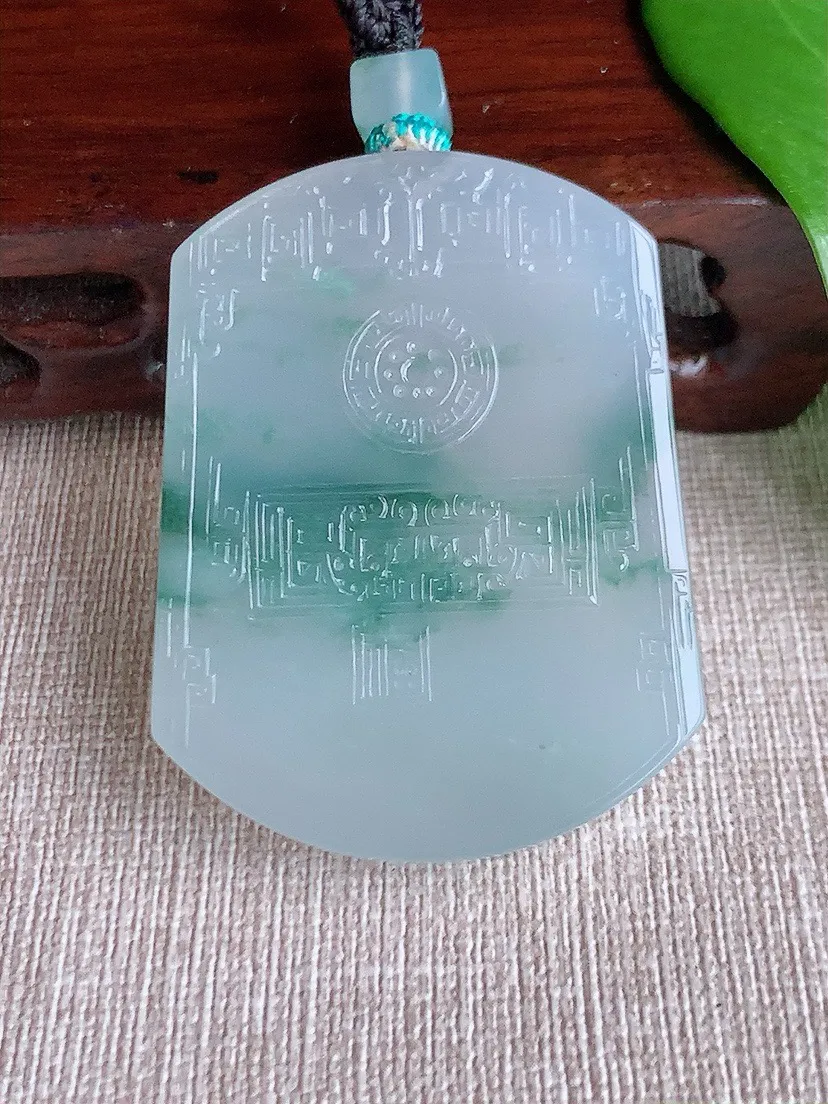 a货翡翠老坑冰种飘花仿古无事牌吊坠尺寸50.4×37.8×5mm 重量32.29g 0710