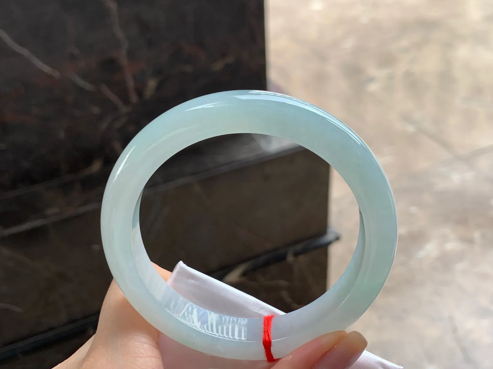 大圈手镯
水润清爽 60.8/12.2/8.2mm