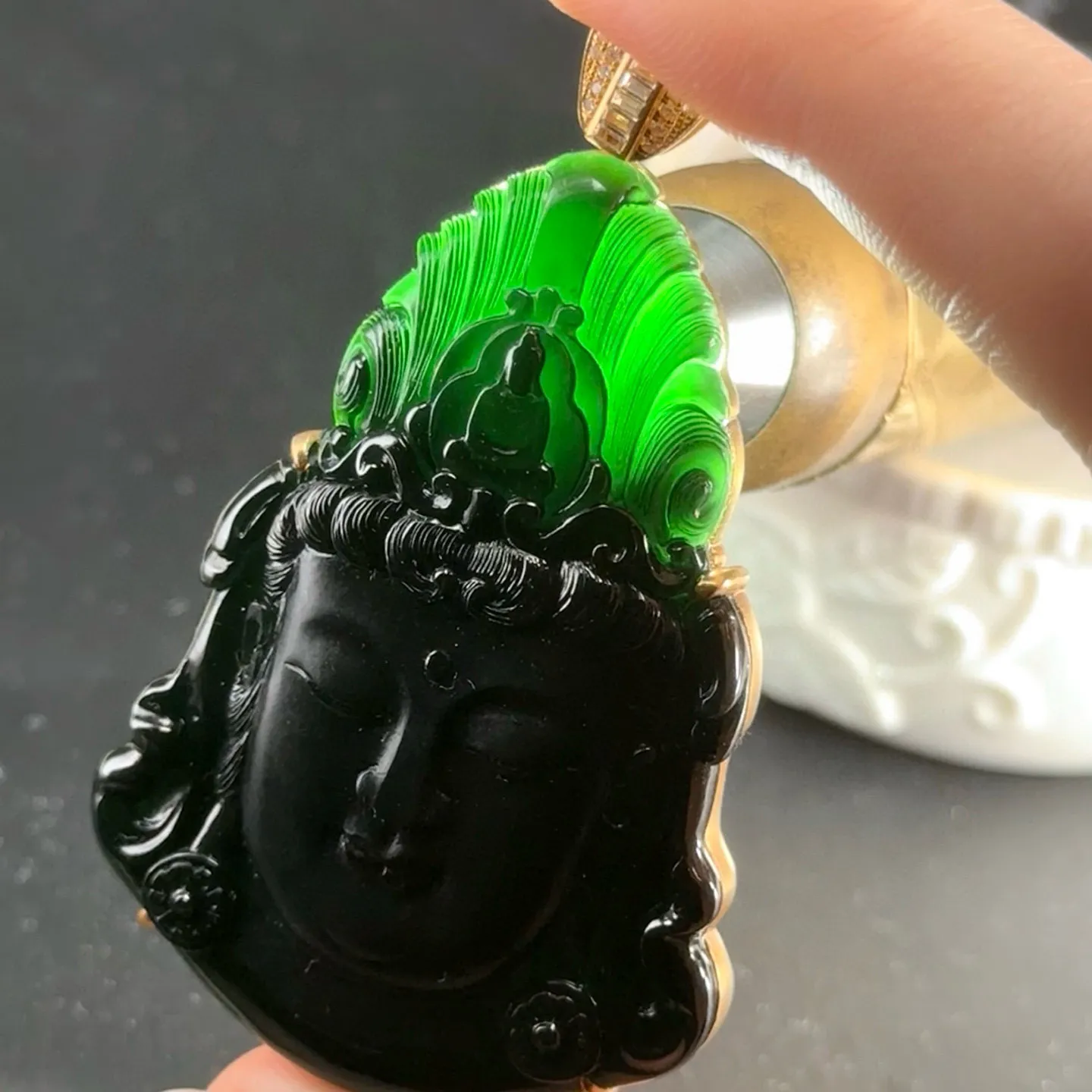精品18k墨翠观音 种好色正 黑度极好 打灯通透 油性十足 尺寸65.8