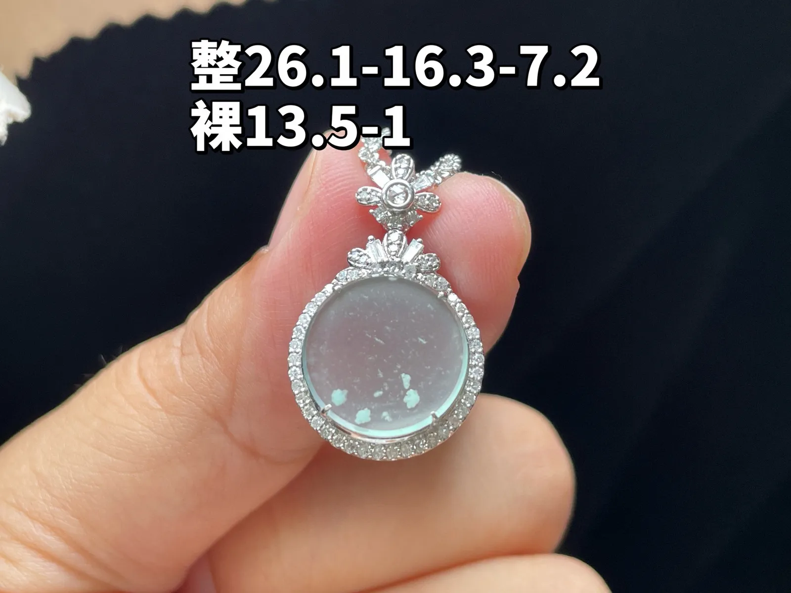 18K 冰种·无事牌圆牌

整26.1-16.3-7.2
裸13.5-1
