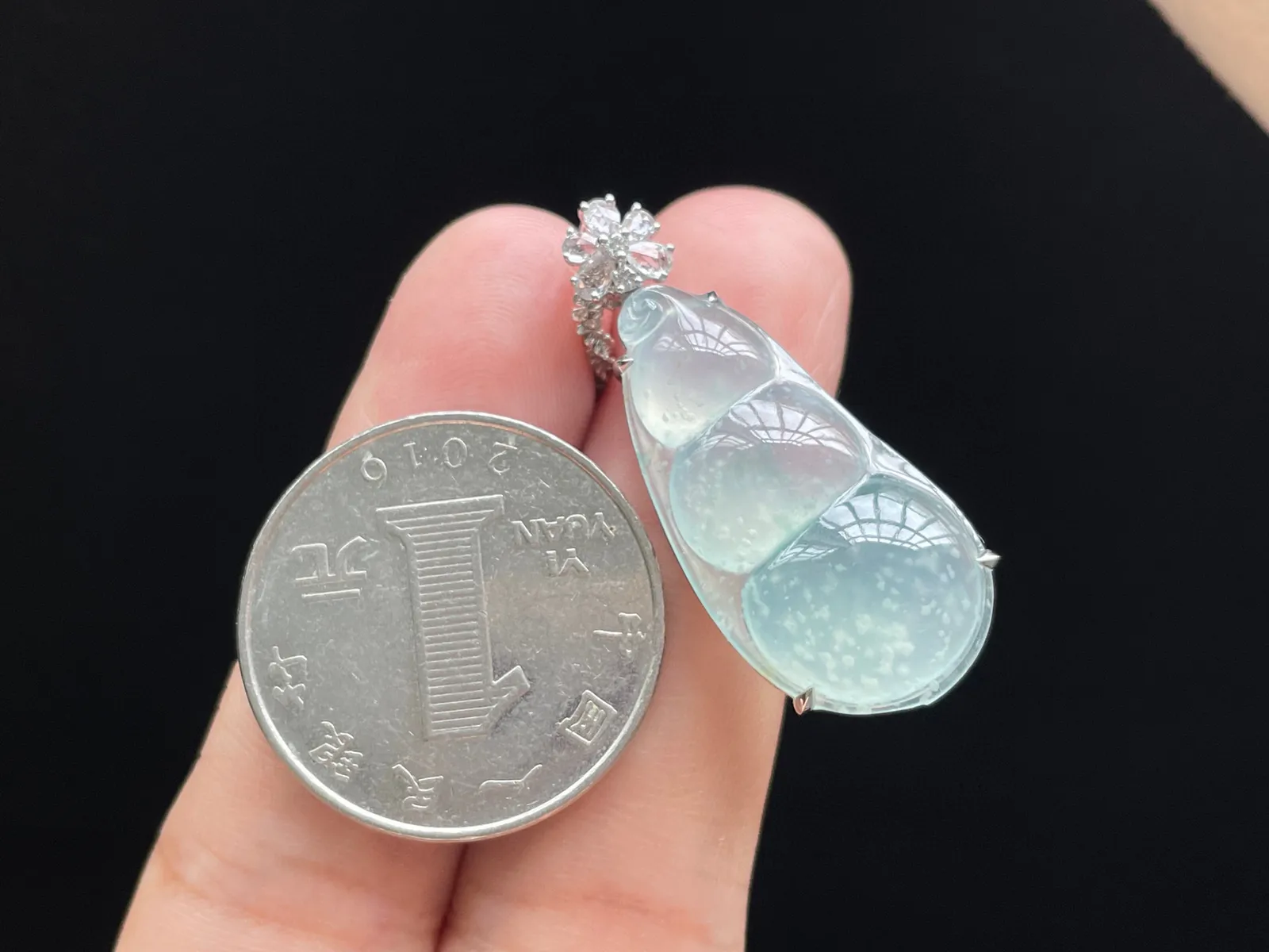 18K 冰种雪花棉·福豆

裸29.1-15.4-3.8