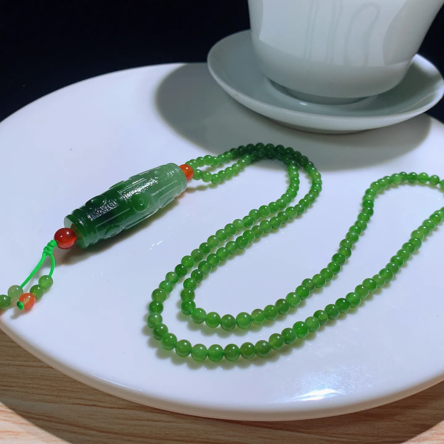 和田玉白加菠菜绿俄罗斯碧玉九眼天珠项挂件 尺寸41/14链子尺寸4重30克，玉质细腻油润 底色纯净 脂粉好，品质好！lt2507010