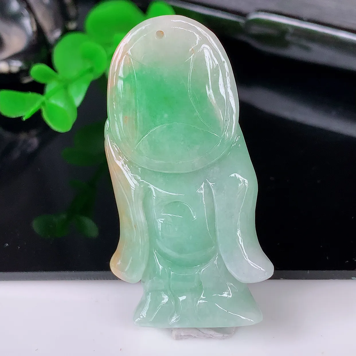 自然光实拍，冰润黄加绿逍遥佛翡翠吊坠，代代有钱，水足丰盈，盈满欢喜，配戴送礼佳品！#87.10