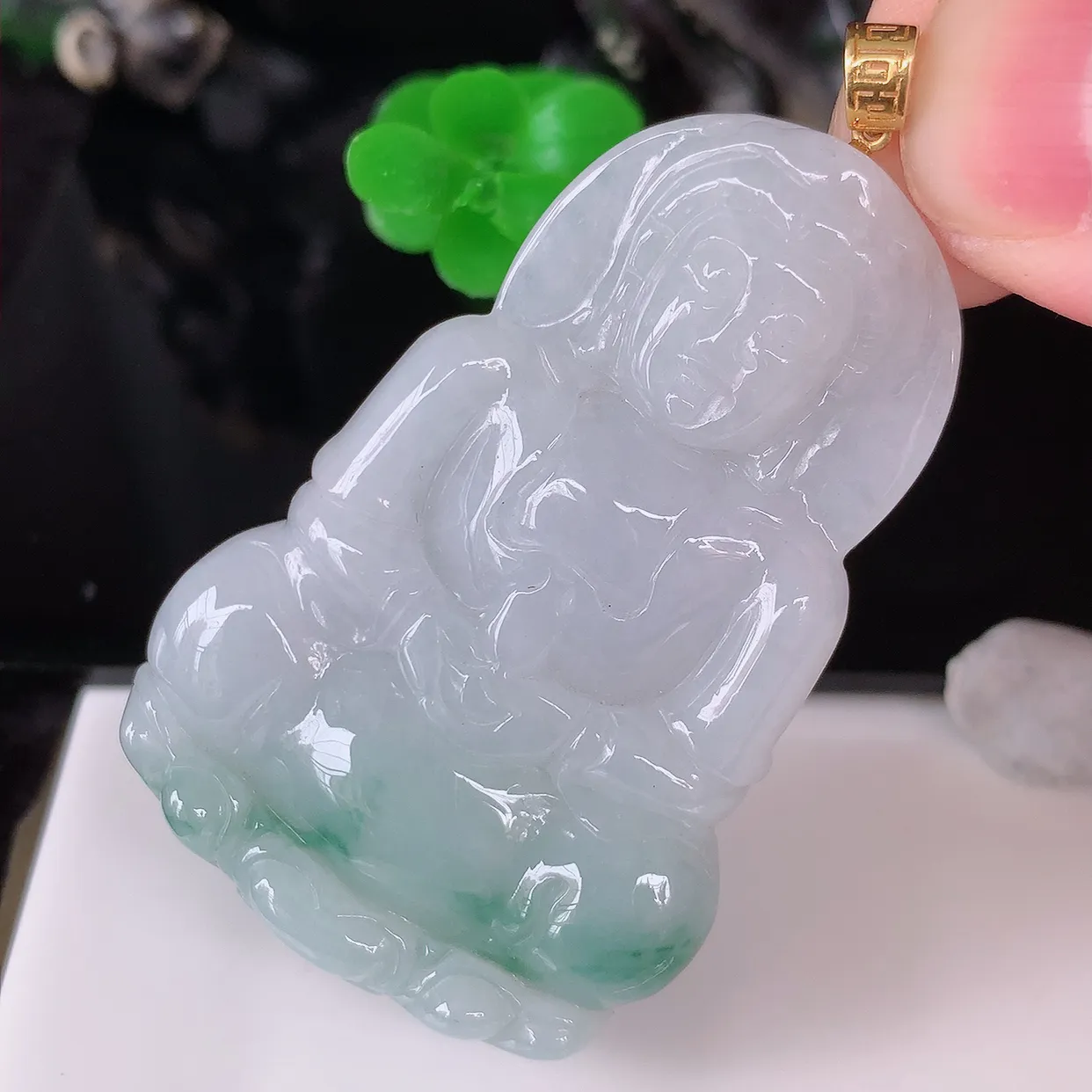 18K金镶嵌冰胶飘花观音吊坠，赐福翡翠观音，观音面相端庄，品相佳，佩戴气质！#35.10整体56裸石50.5*33.5*5.8