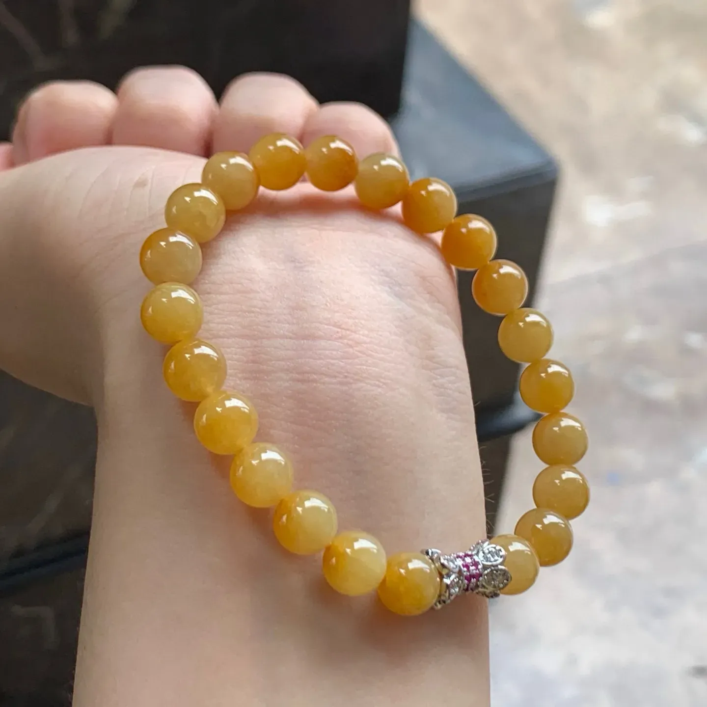 黄翡手串
玉质细腻 水润独特 尺寸8.1