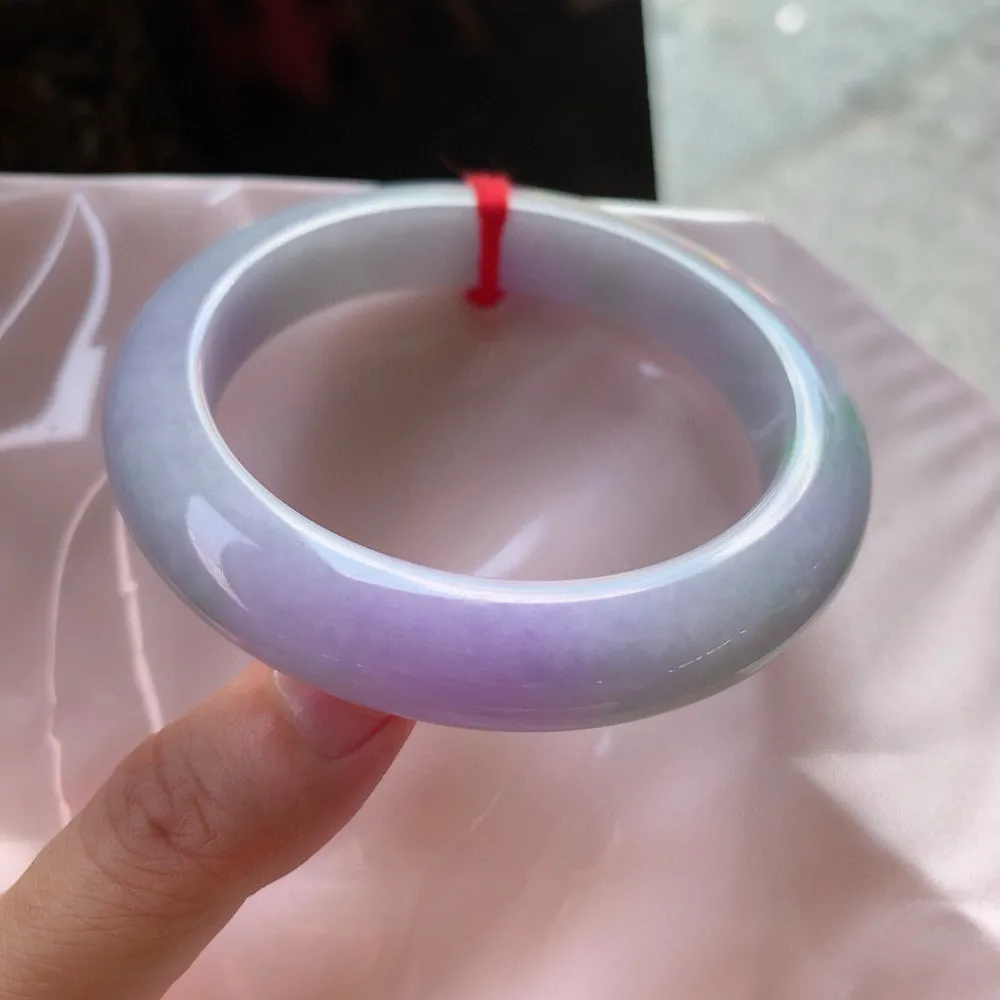 正圈淡春彩 无瑕 尺寸:61.7/13/10.6 ，清爽，大圈口