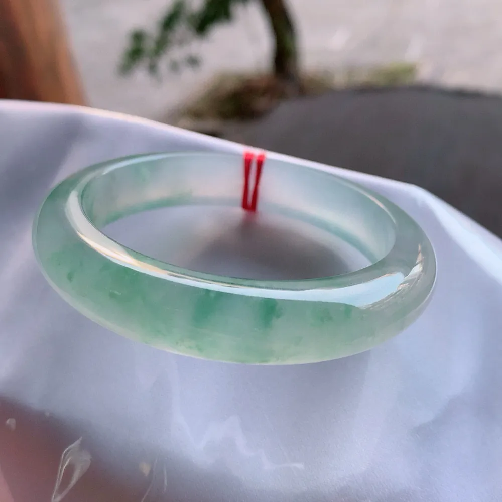 正圈冰玻绿花 无瑕 尺寸:56.2/12.3/9.1  花美 起荧光