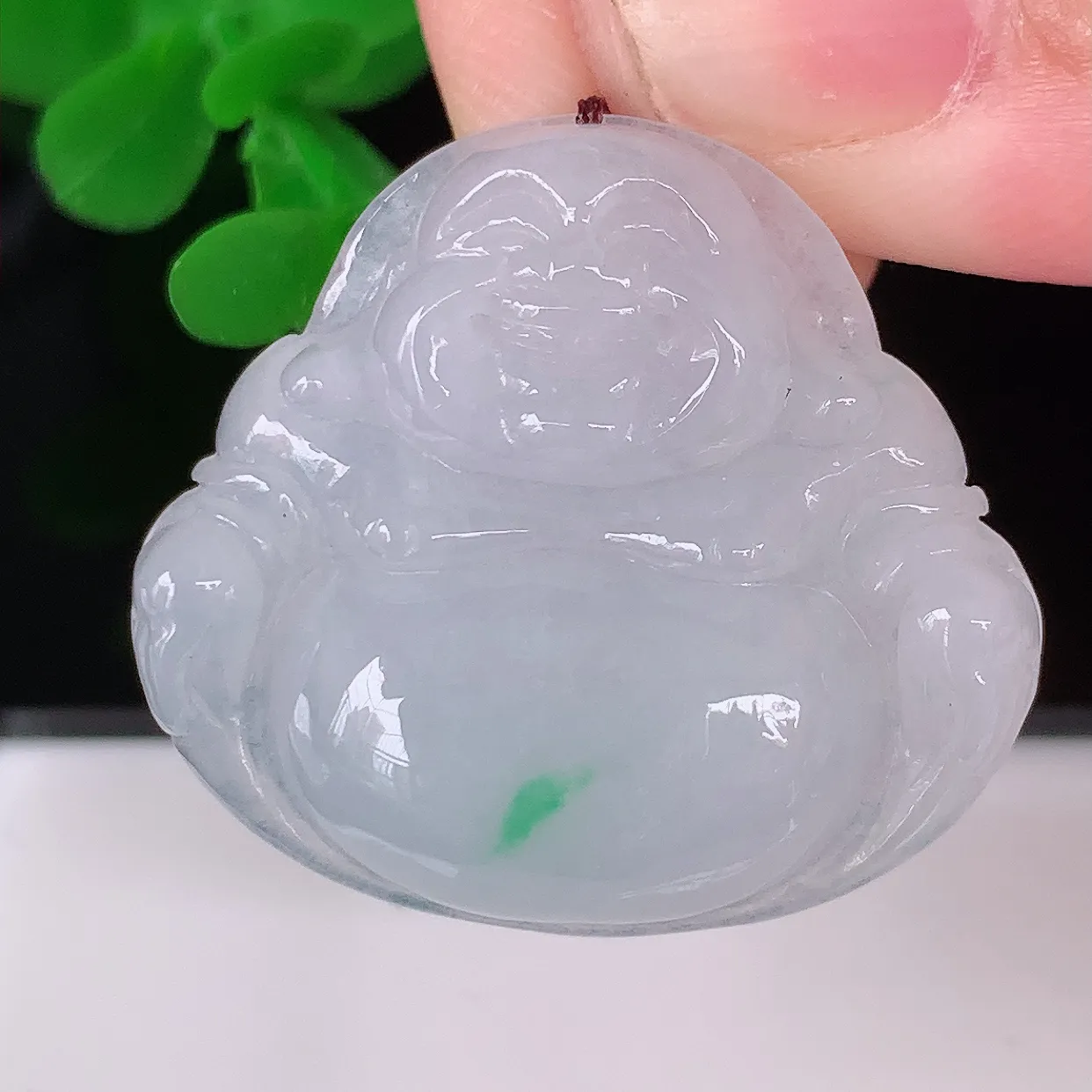 自然光实拍，冰润飘绿佛公吊坠，翡翠开心笑佛，种老水足，颜色漂亮，立体饱满圆润，佩戴效果赞#57.10