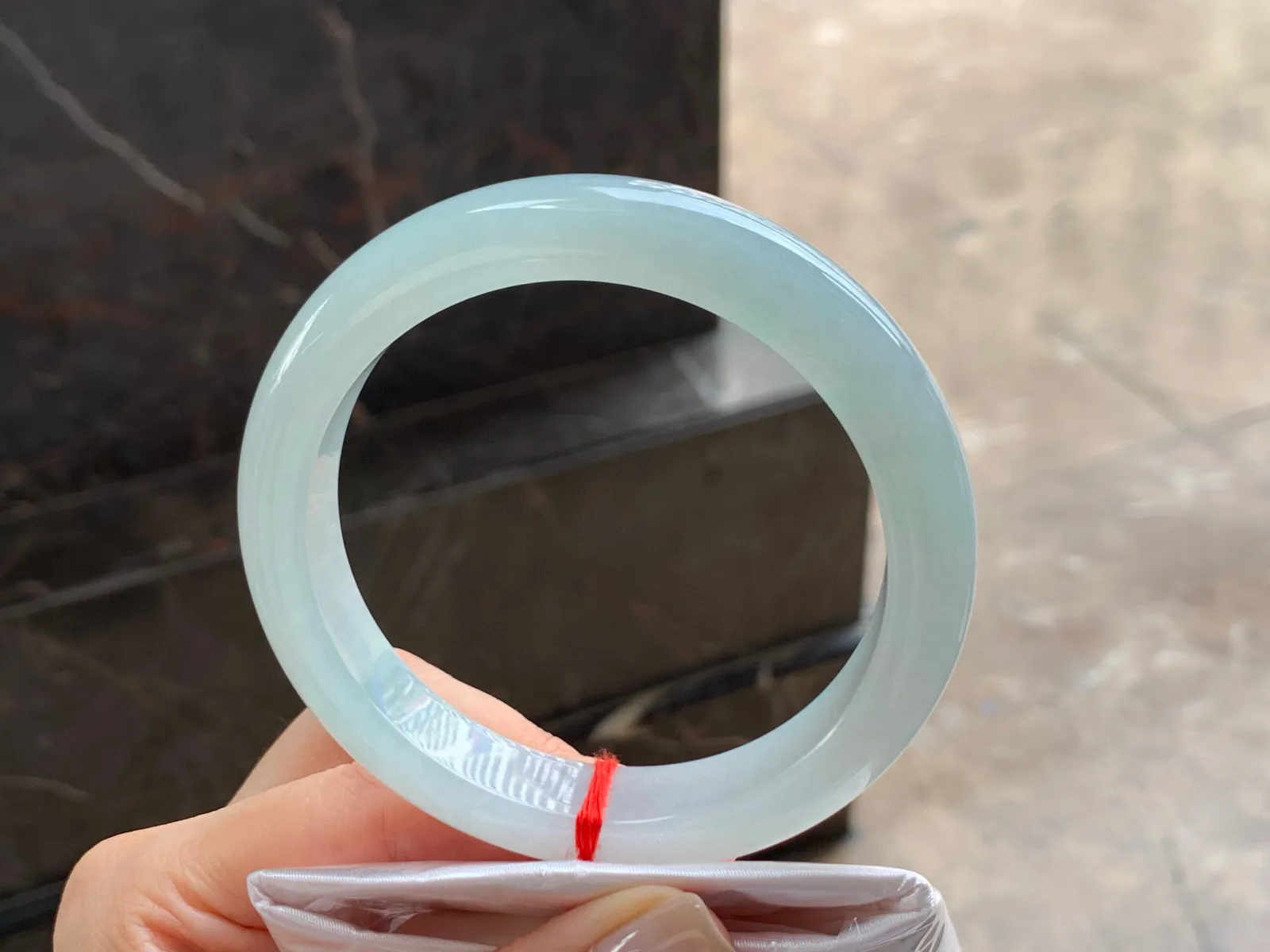 大圈手镯
水润清爽 60.8/12.2/8.2mm