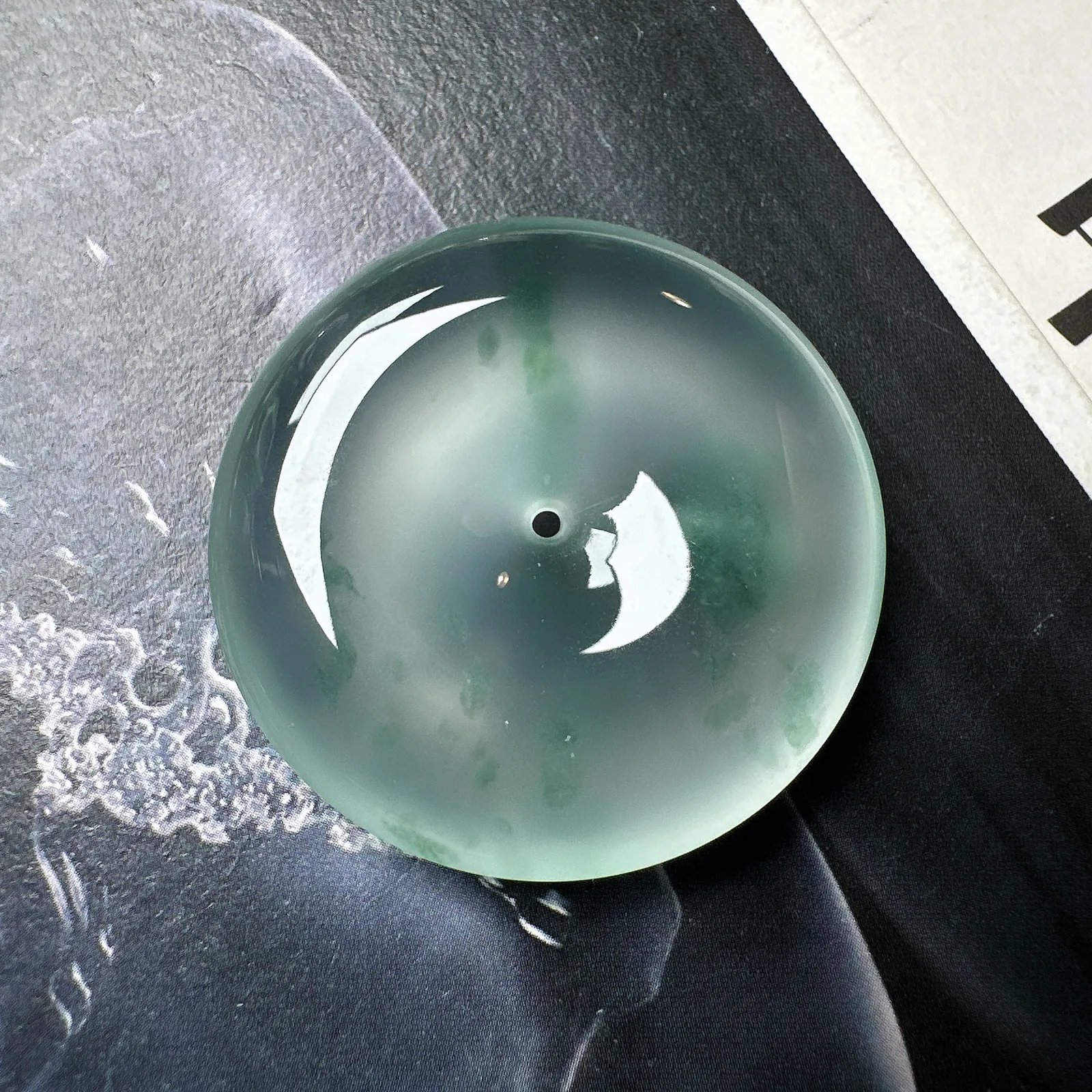 【玻璃种】玻璃种飘花平安扣，晶莹闪亮，荧光十足，推荐入手。