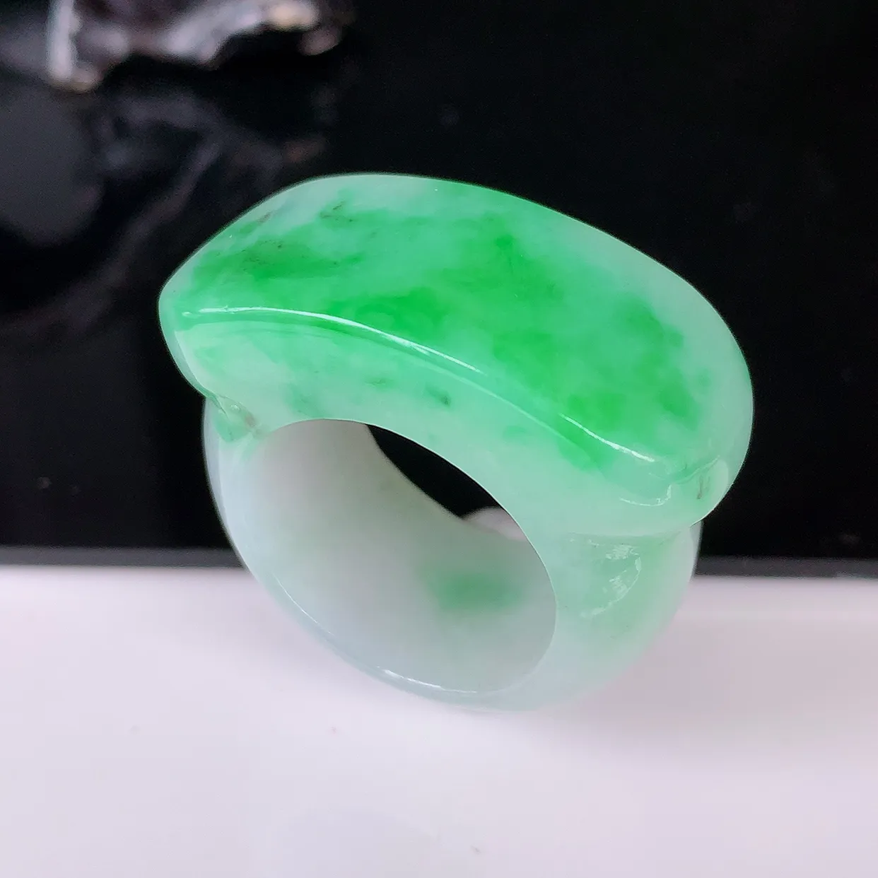 自然光实拍，20.6mm内径飘绿翡翠扳指，冰润指环，玉扳指，财源滚滚，玉质细腻起胶，24圈口，种水好！#3.10