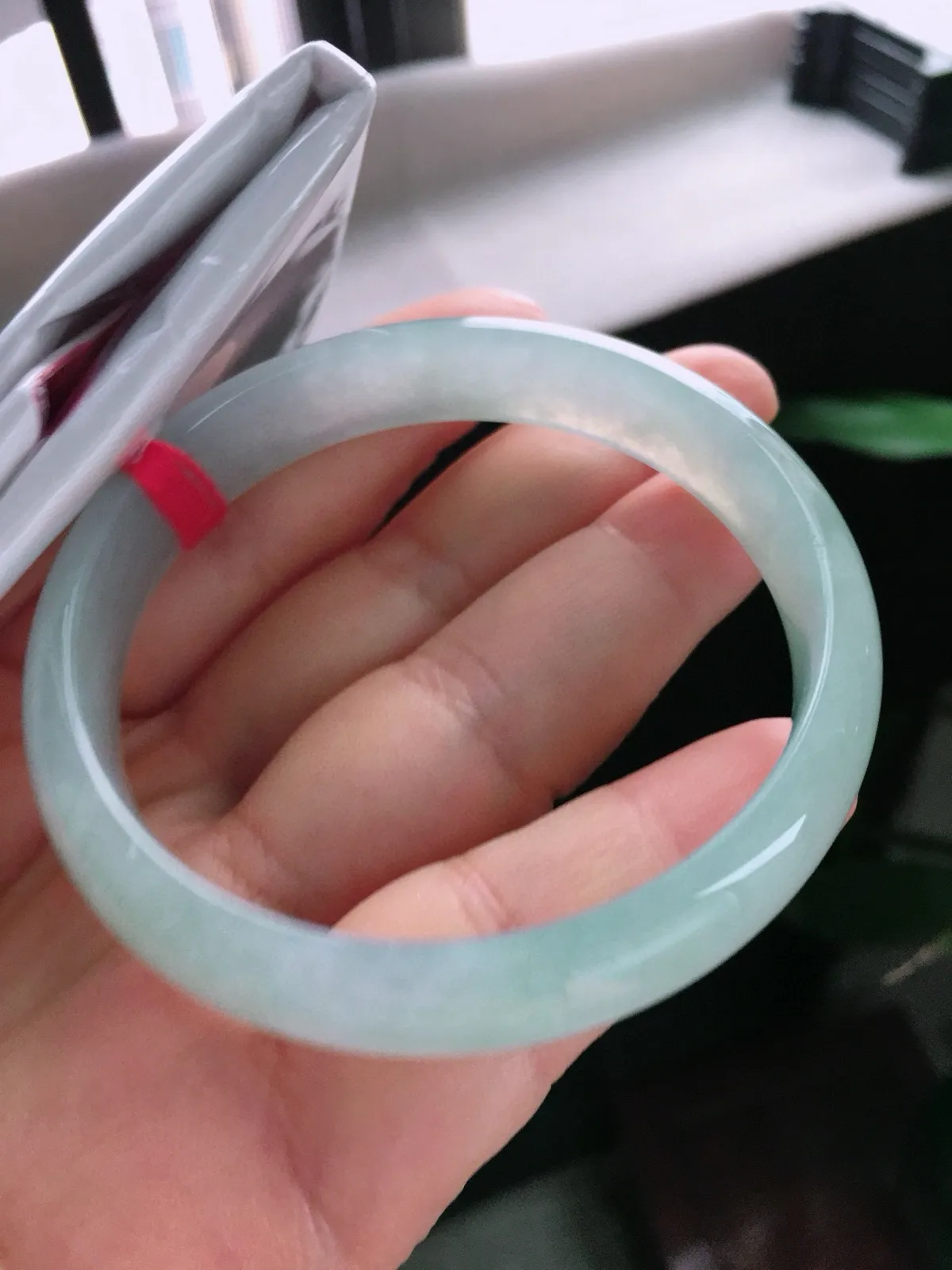 圈口58，正圈手镯，绿底，玉质冰润，尺寸58-12.8-6.2mm