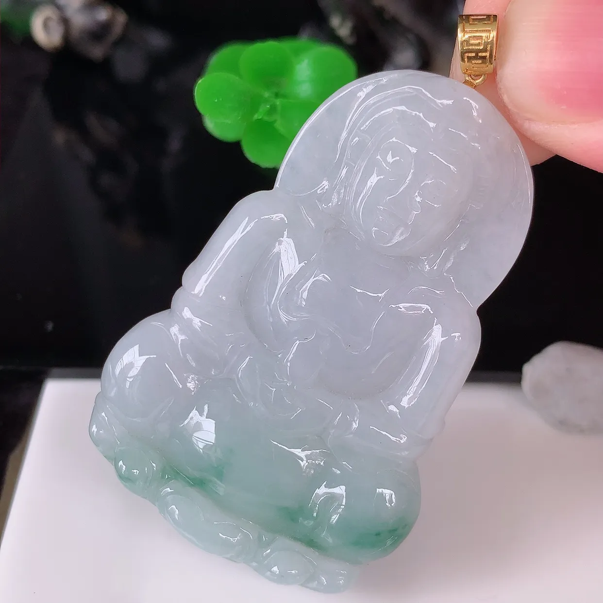 18K金镶嵌冰胶飘花观音吊坠，赐福翡翠观音，观音面相端庄，品相佳，佩戴气质！#35.10整体56裸石