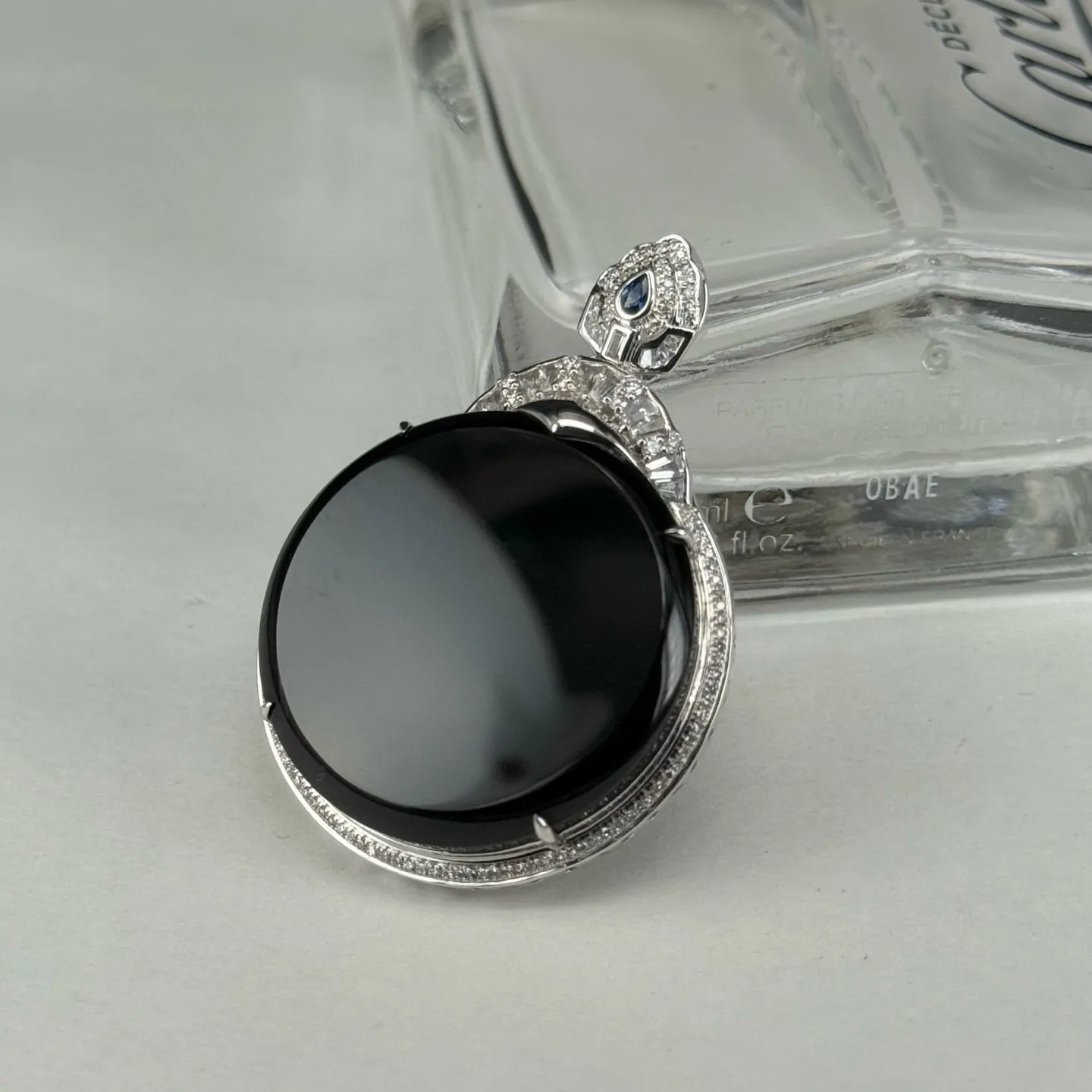 精品豪镶墨翠圆片吊坠 种好色正 黑度极好 打灯通透 油性十足 尺寸45.8