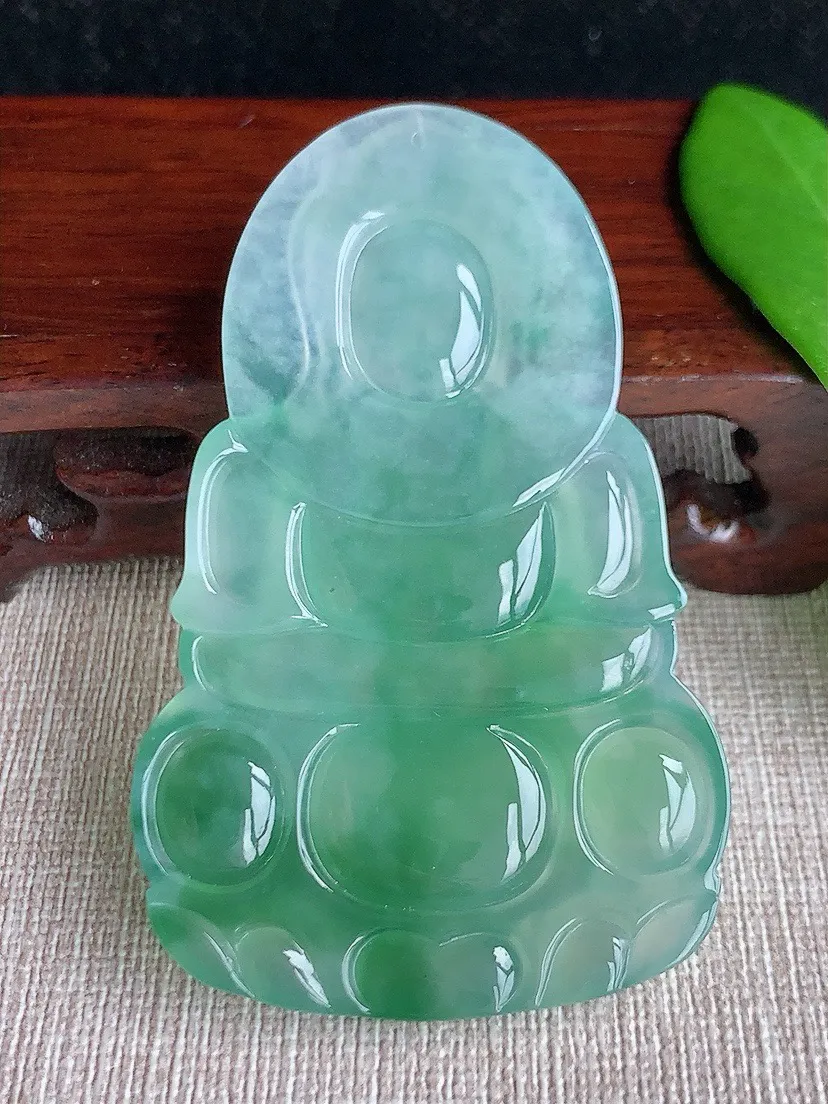 a货翡翠老坑冰种晴水大正装观音吊坠 尺寸67.7×42.2×5mm 重量28.08g 0710