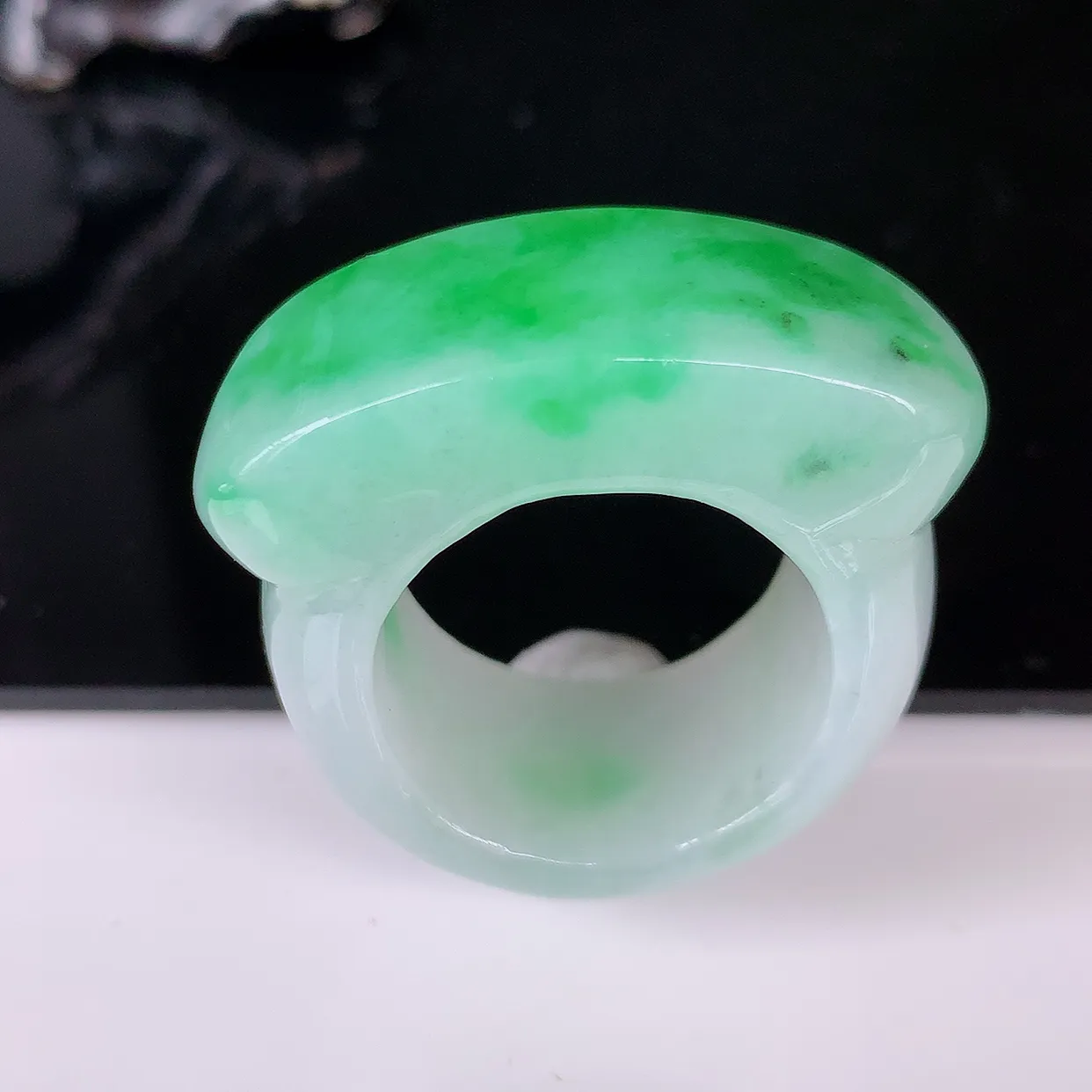自然光实拍，20.6mm内径飘绿翡翠扳指，冰润指环，玉扳指，财源滚滚，玉质细腻起胶，24圈口，种水好！#3.10
