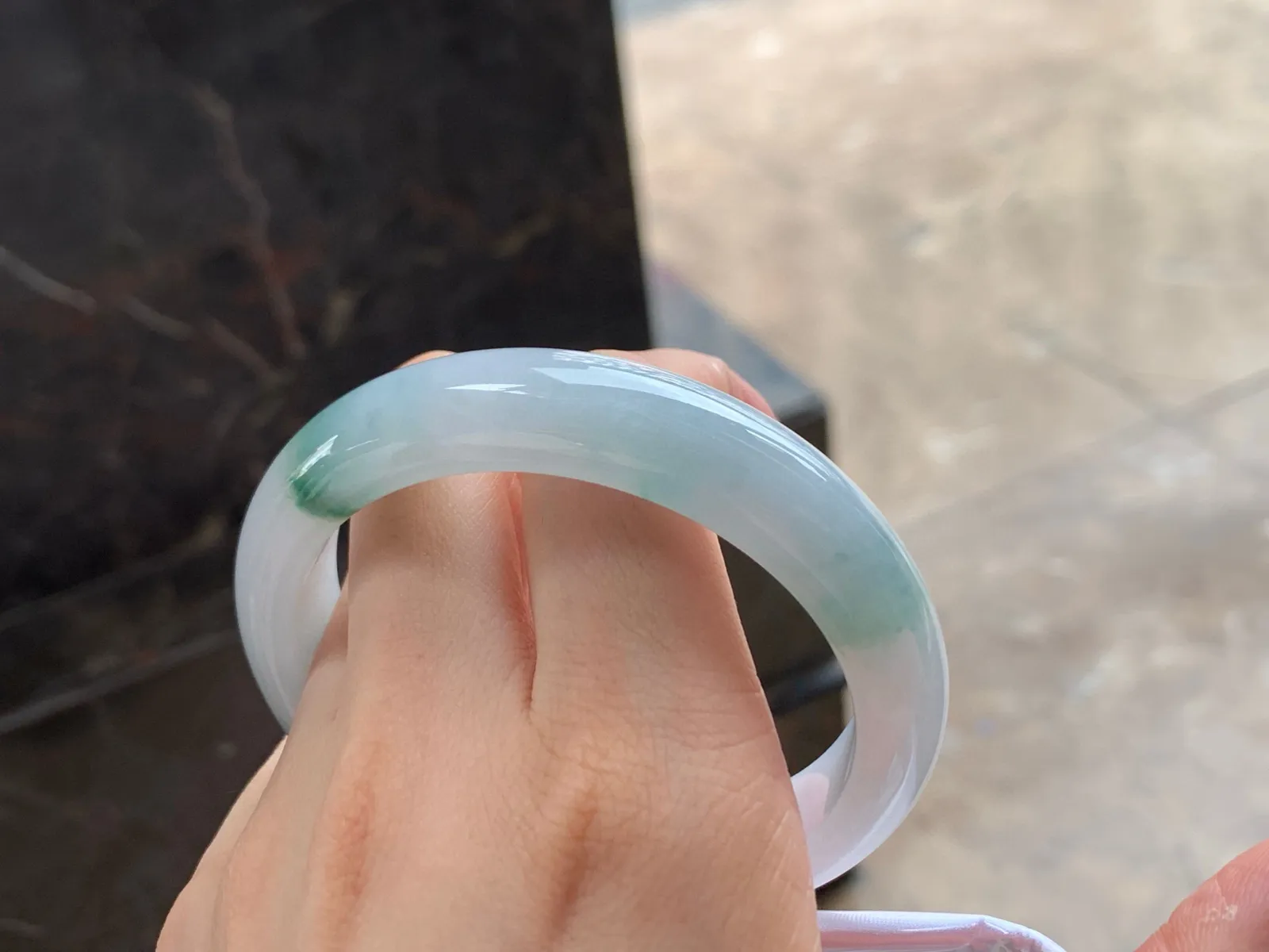 飘花手镯
细腻水润 57.2/13.5/8.5mm