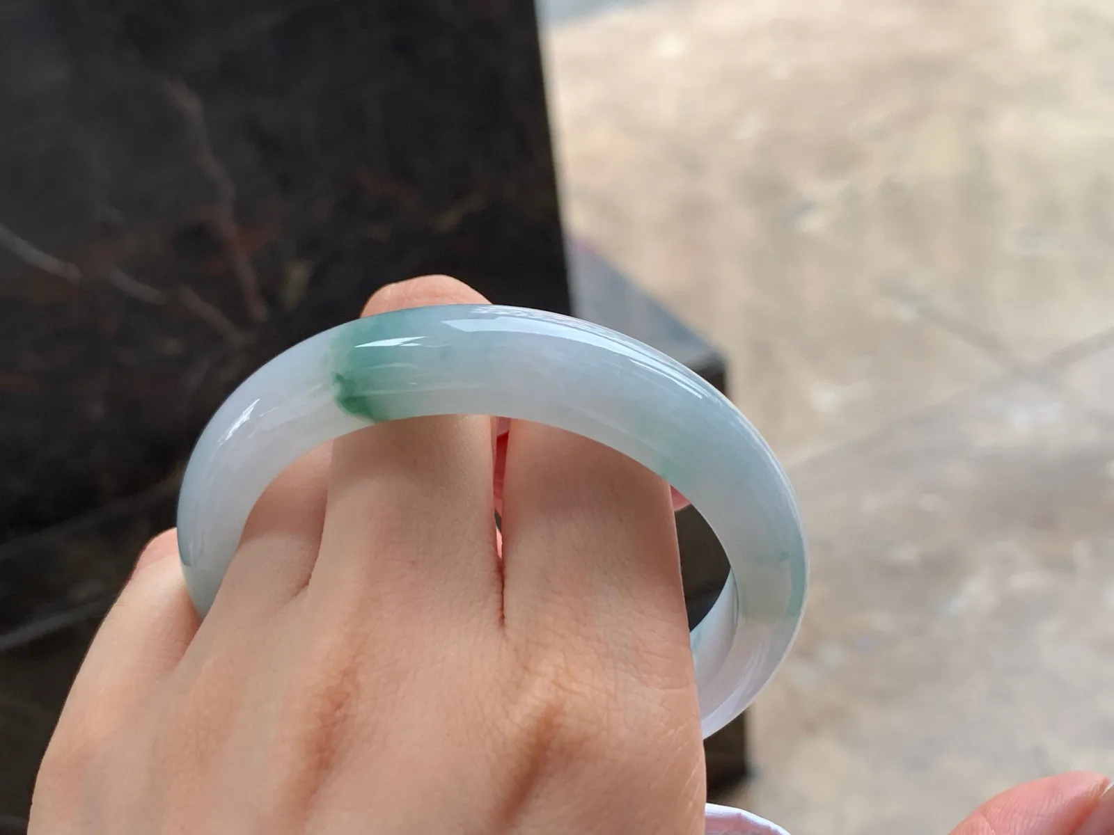 飘花手镯
细腻水润 57.2/13.5/8.5mm