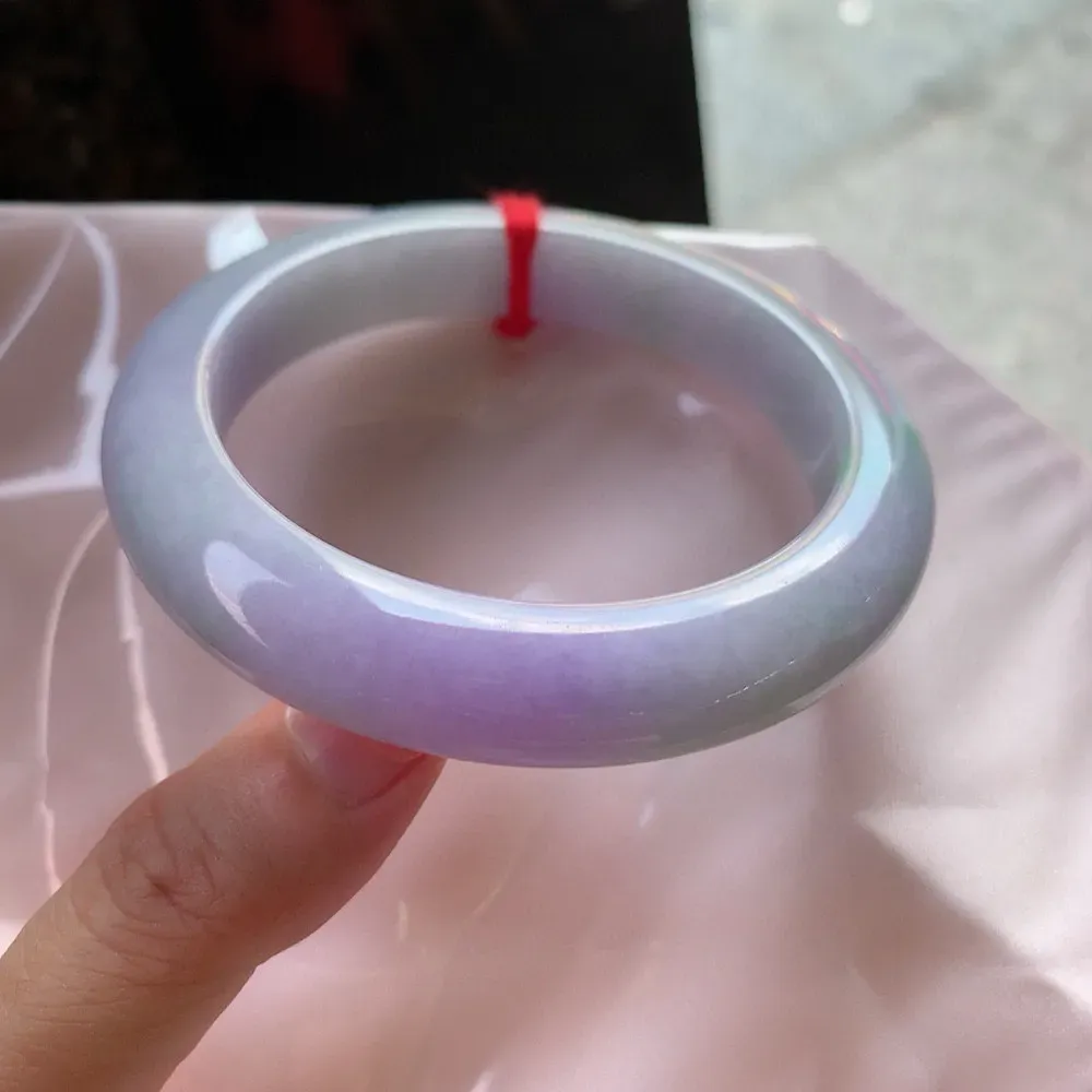 正圈淡春彩 无瑕 尺寸:61.7/13/10.6 ，清爽，大圈口