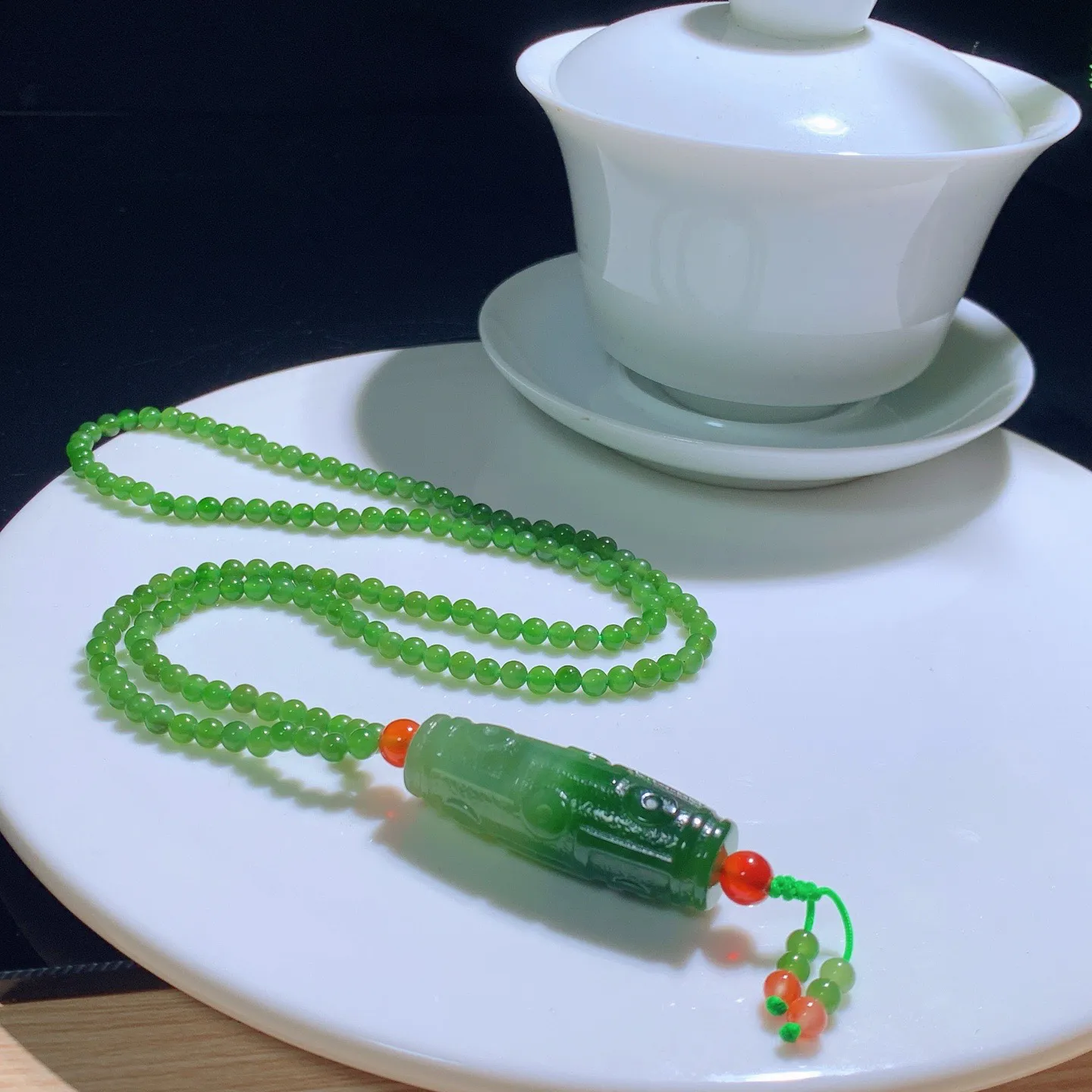 和田玉白加菠菜绿俄罗斯碧玉九眼天珠项挂件 尺寸41/14链子尺寸4重30克，玉质细腻油润 底色纯净 脂粉好，品质好！lt2507010