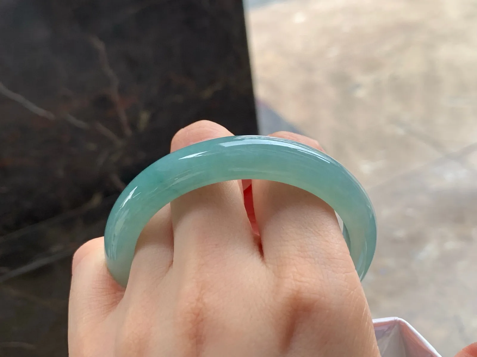 手镯
底色漂亮 56/12/8.5mm