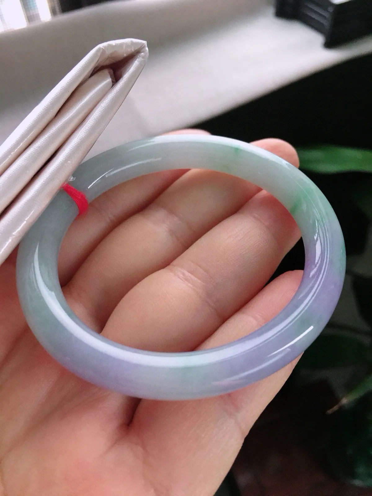圈口55.5/50.3，贵妃手镯，正圈53.5可戴，紫罗兰，玉质冰润，尺寸55.5-8.7-8.2mm