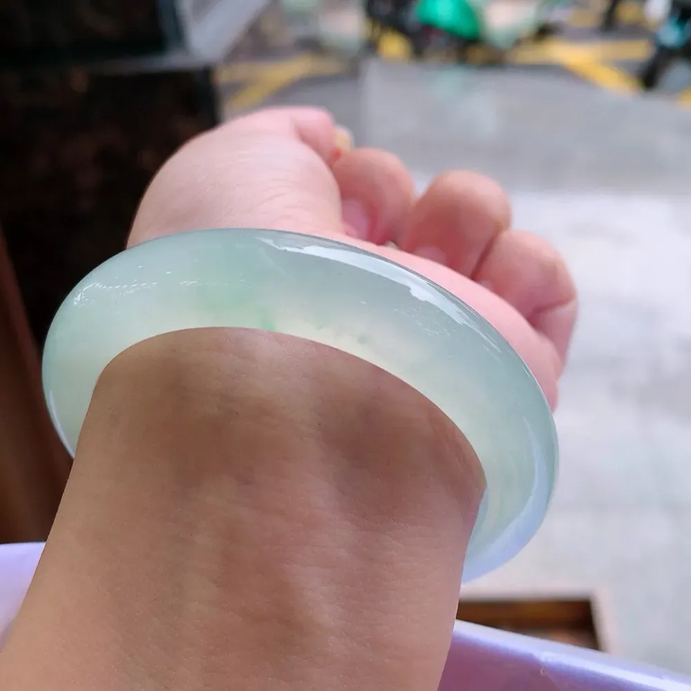 正圈冰玻绿 无瑕 尺寸:53.7/11.4/8.1 荧光闪闪🥰🥰