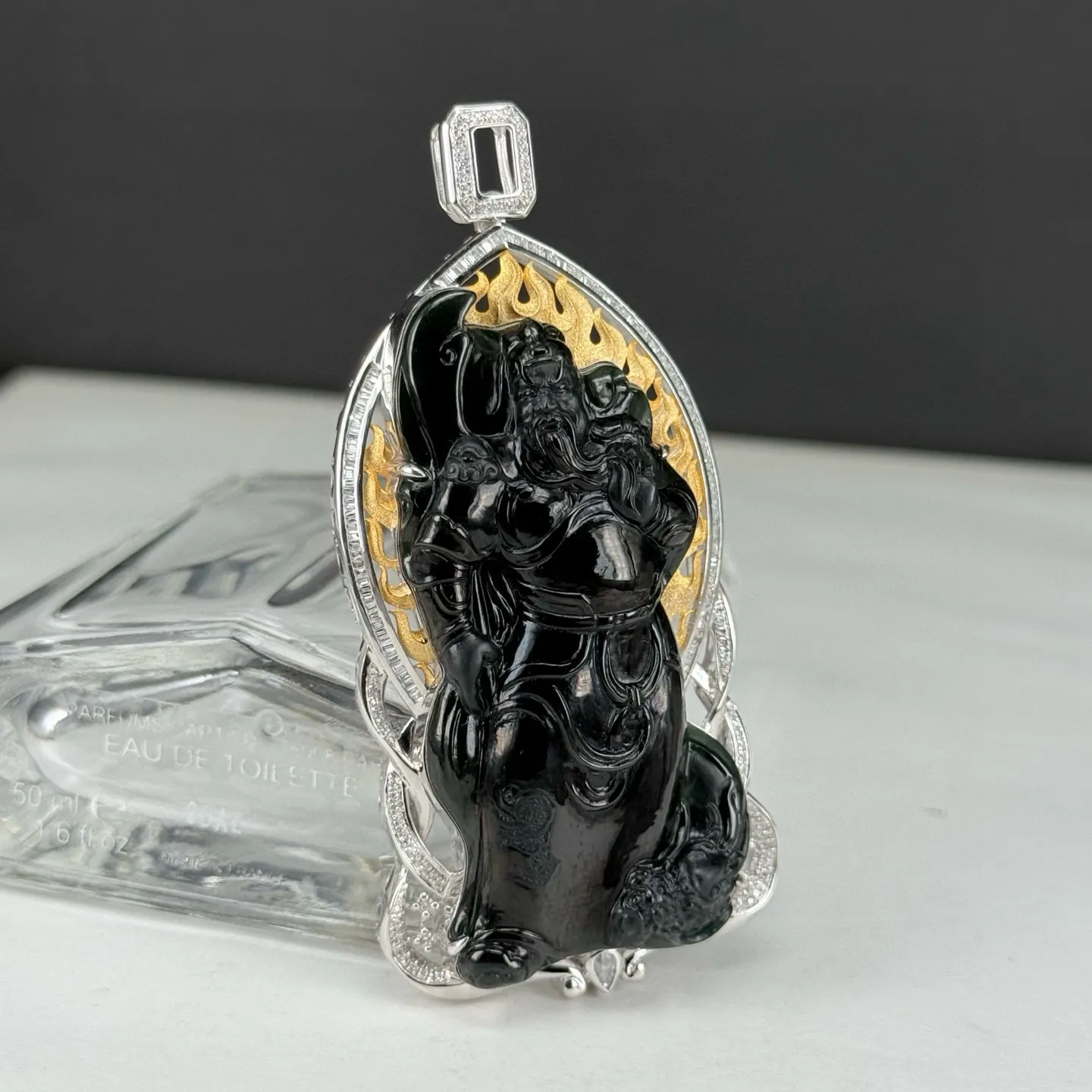 精品18k墨翠关公 种好色正 黑度极好 打灯通透 油性十足 尺寸74.2