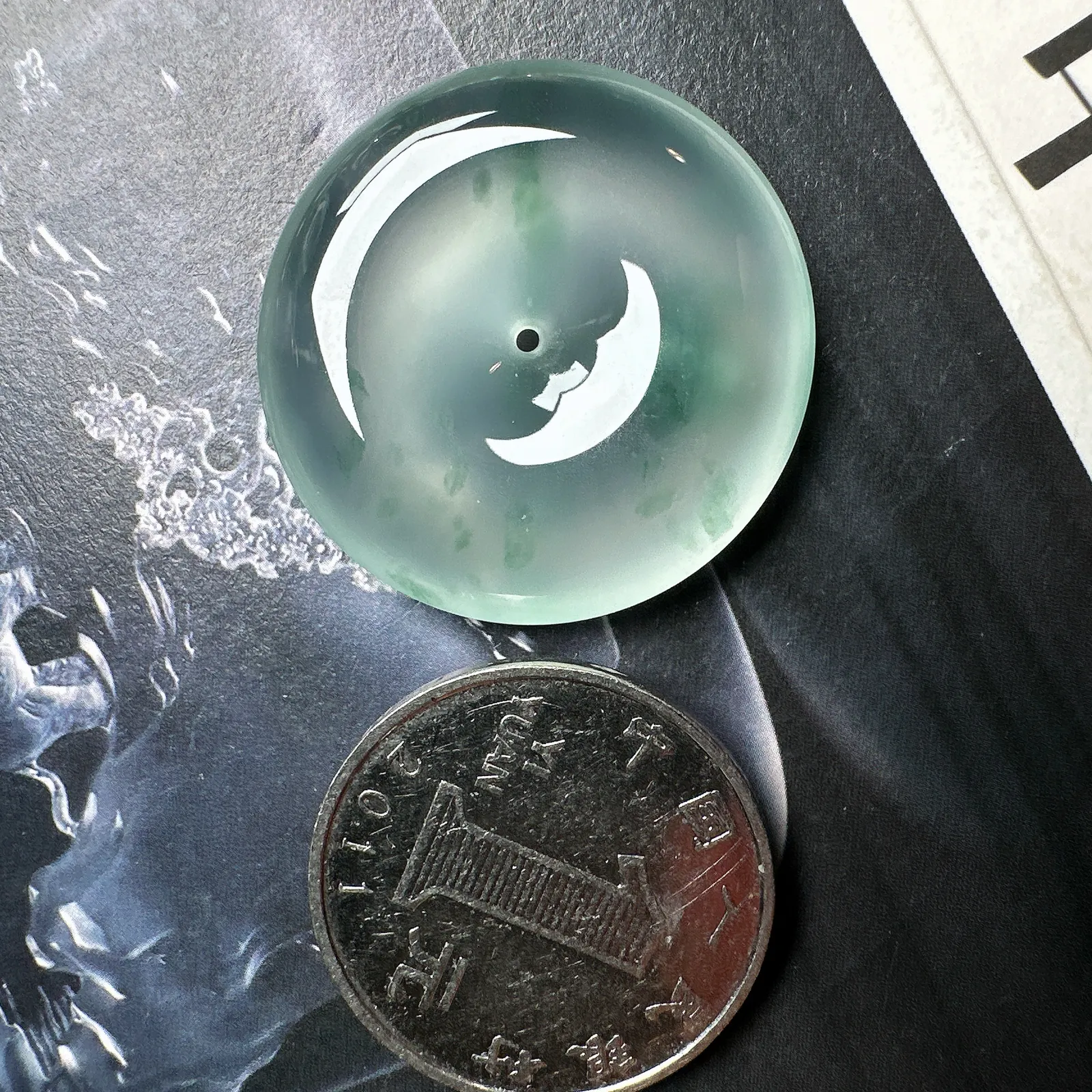 【玻璃种】玻璃种飘花平安扣，晶莹闪亮，荧光十足，推荐入手。