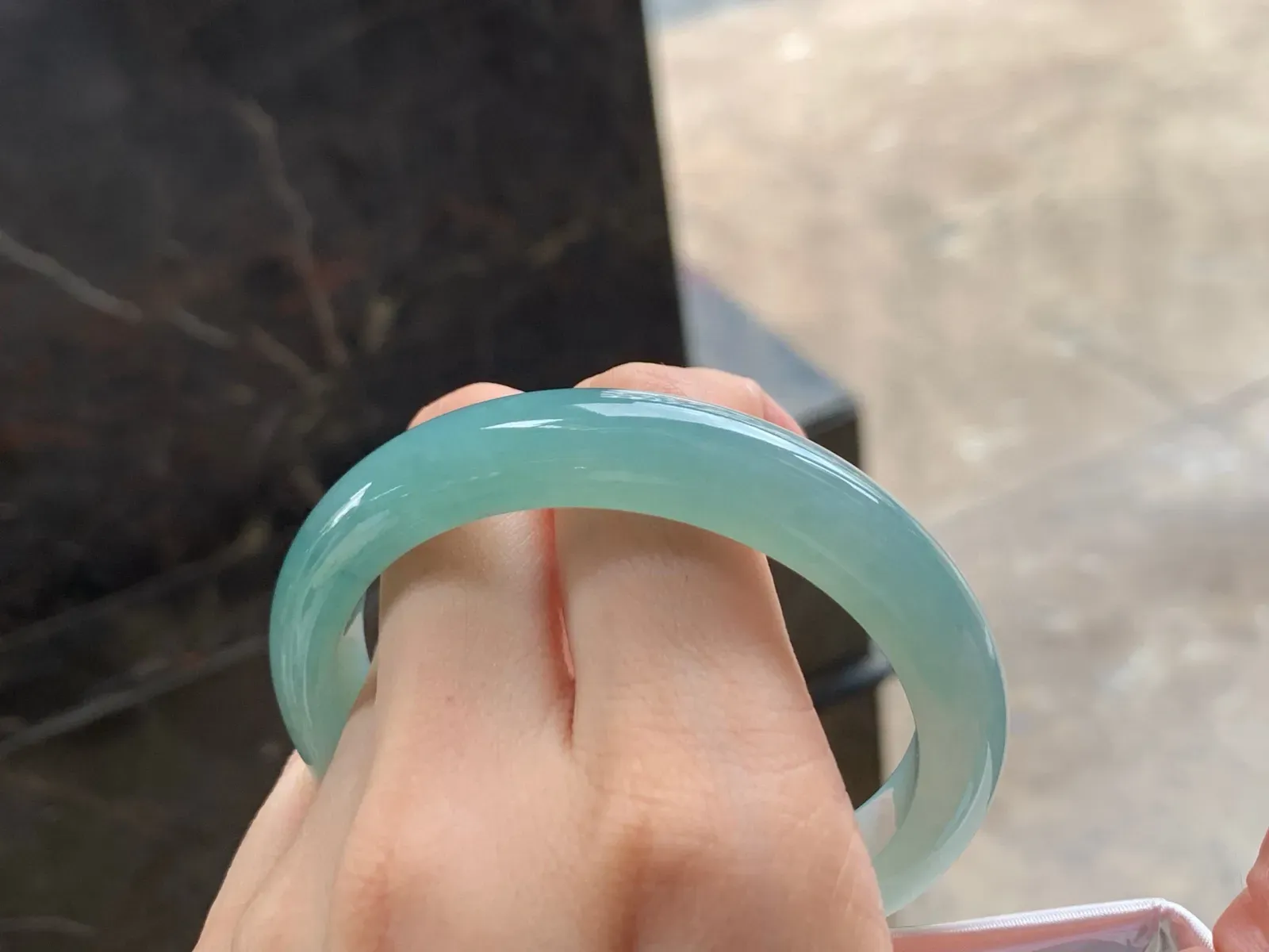 手镯
底色漂亮 56/12/8.5mm