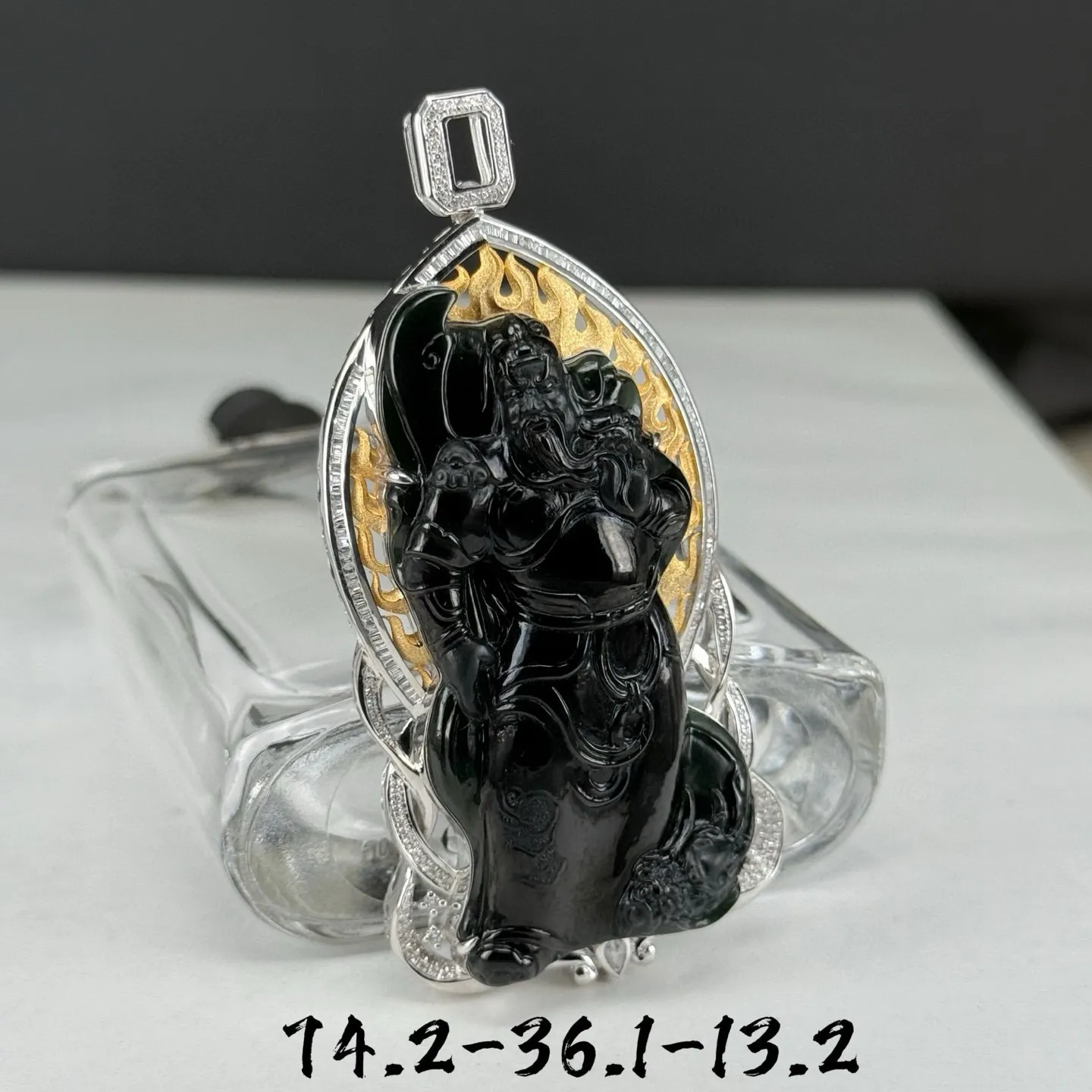 精品18k墨翠关公 种好色正 黑度极好 打灯通透 油性十足 尺寸74.2