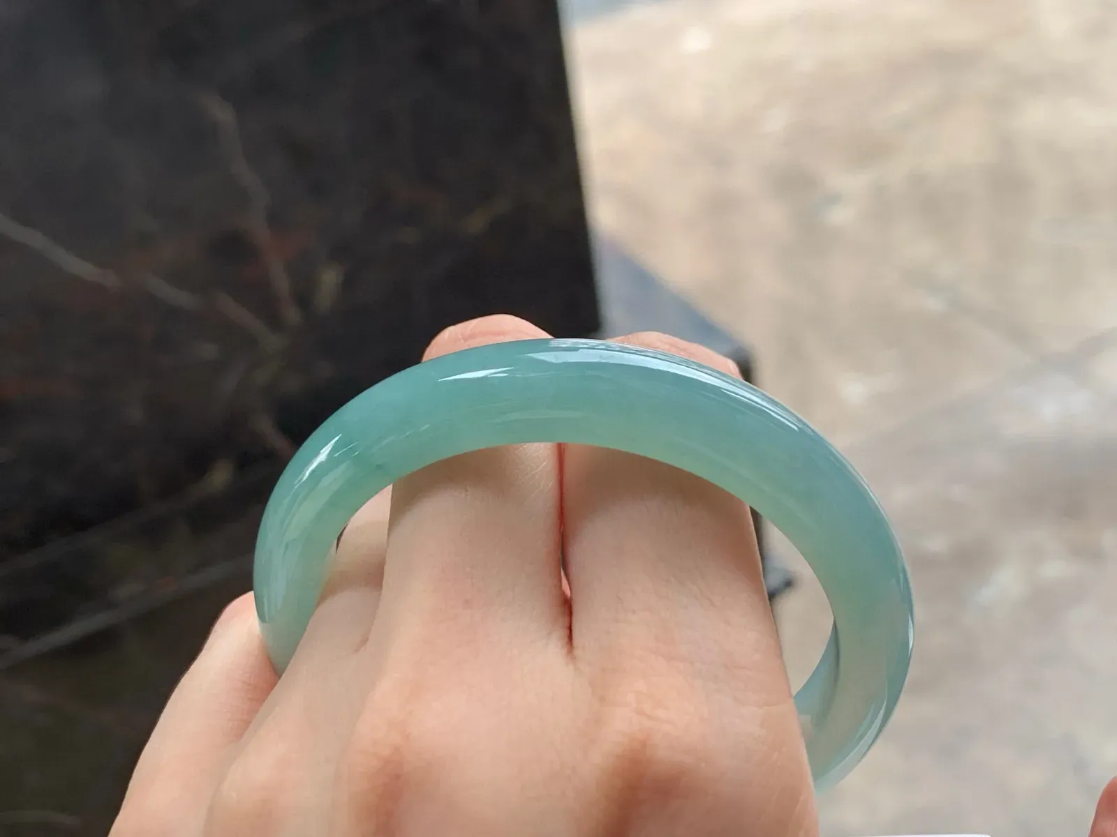 手镯
底色漂亮 56/12/8.5mm