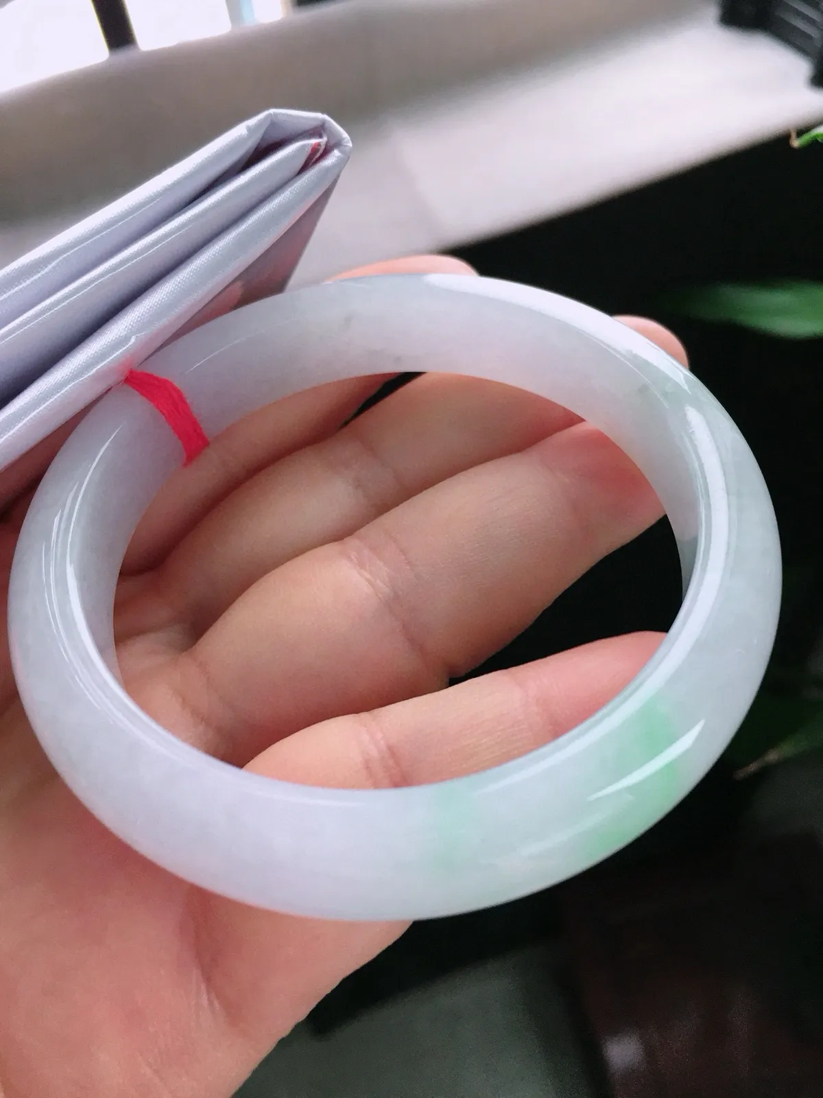 圈口60，正圈手镯，大圈口，飘色花，玉质冰润，尺寸60-12.5-8.1mm