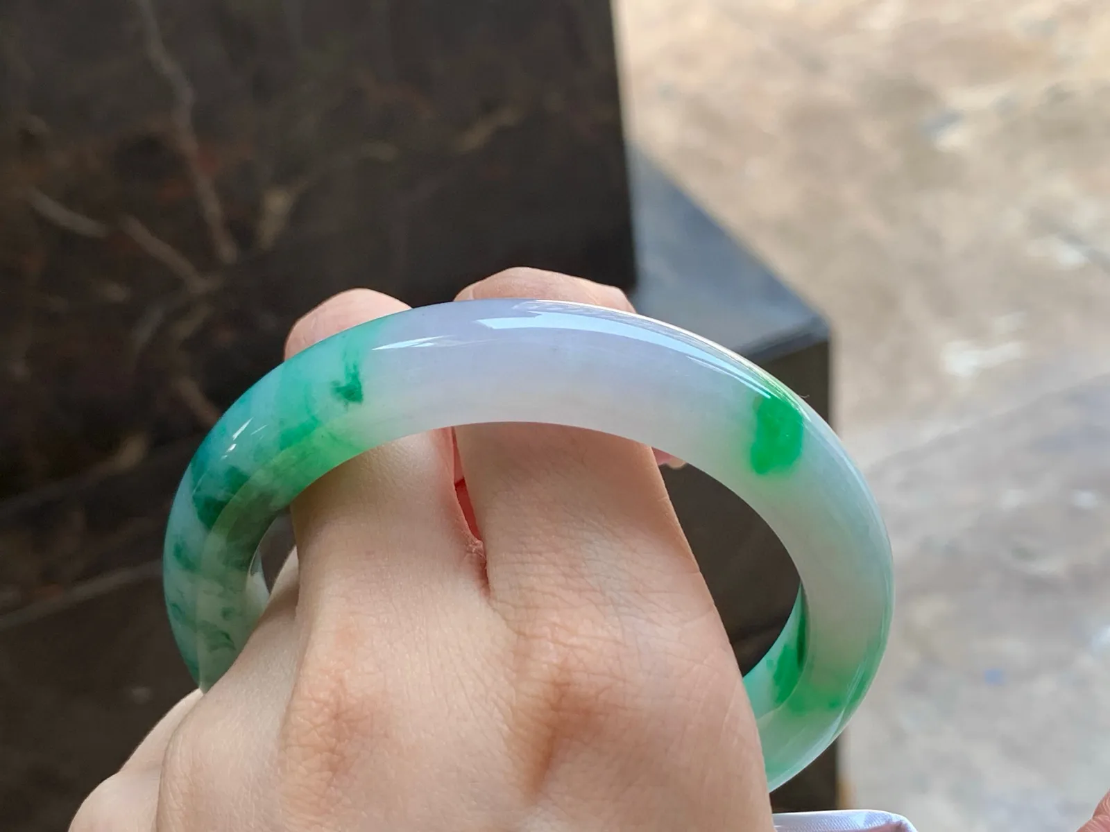 色花手镯
玉质细腻 59.4/12.2/9.6mm
