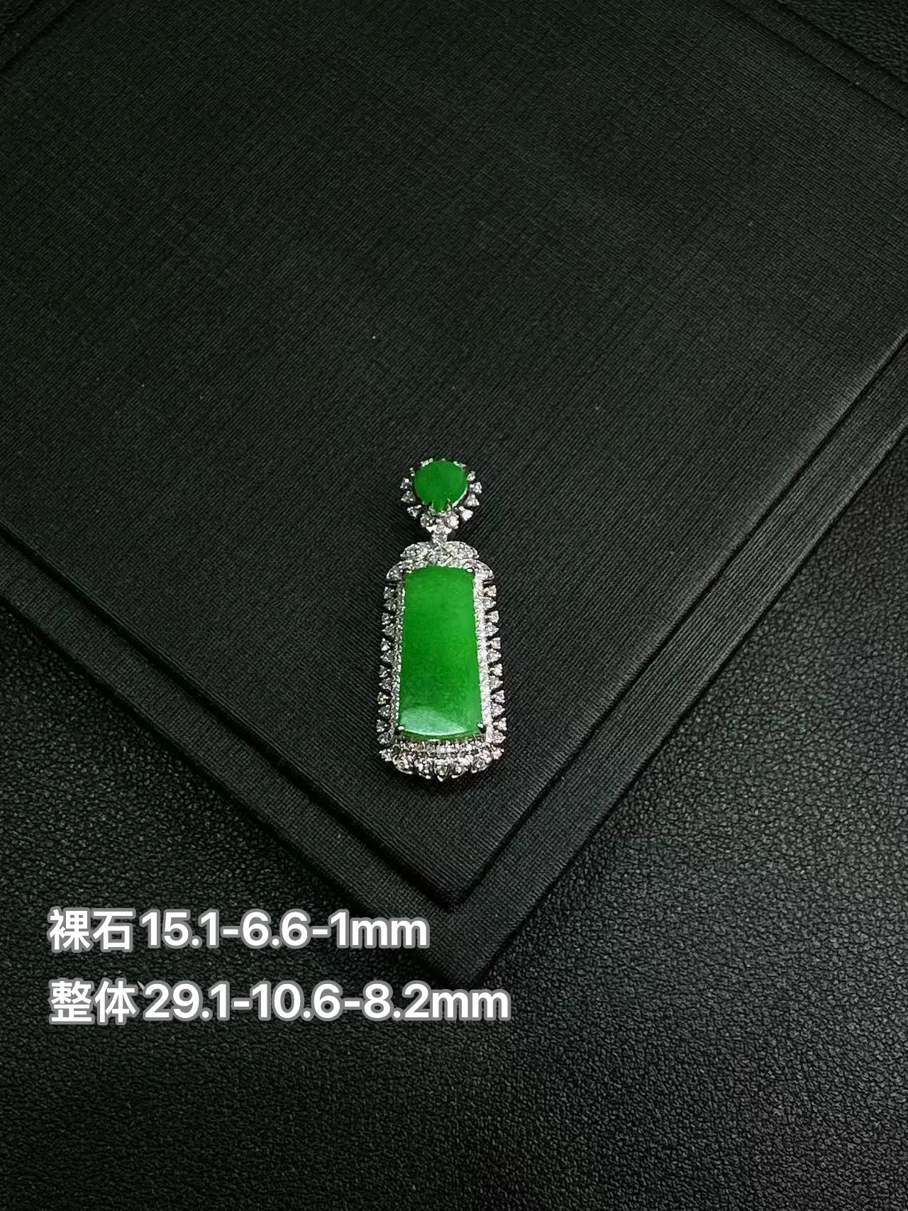 天然缅甸Ａ货翡翠18k金镶嵌
满绿无事牌吊坠 可开盖背面一刀切c48