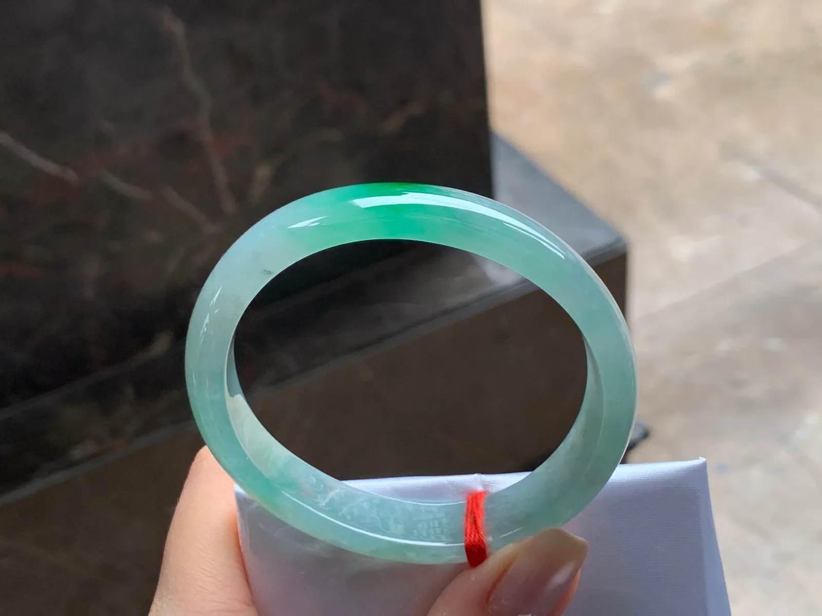 辣绿贵妃镯
水润清爽 55.3/13/7.3mm