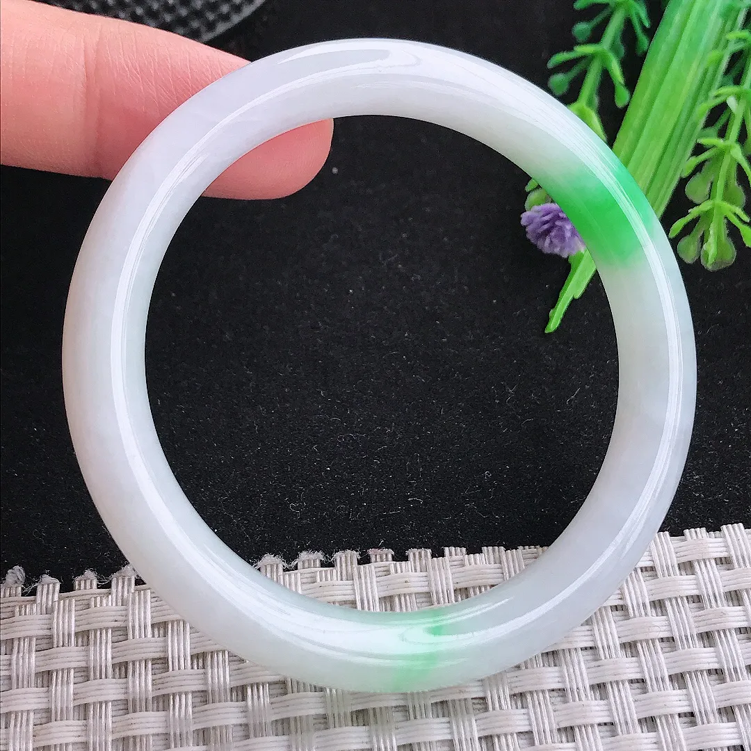 自然光52/8.5/8.1老坑精美冰润飘阳绿圆条手镯白底青玉镯平安镯