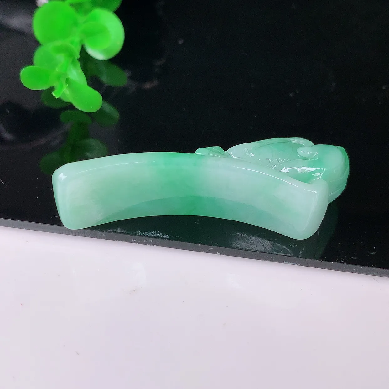 自然光实拍，冰润飘绿翡翠花开富贵手环，吊坠，种老水足，雕工精湛 ，寓意美好，佩戴时尚出众！#05.10