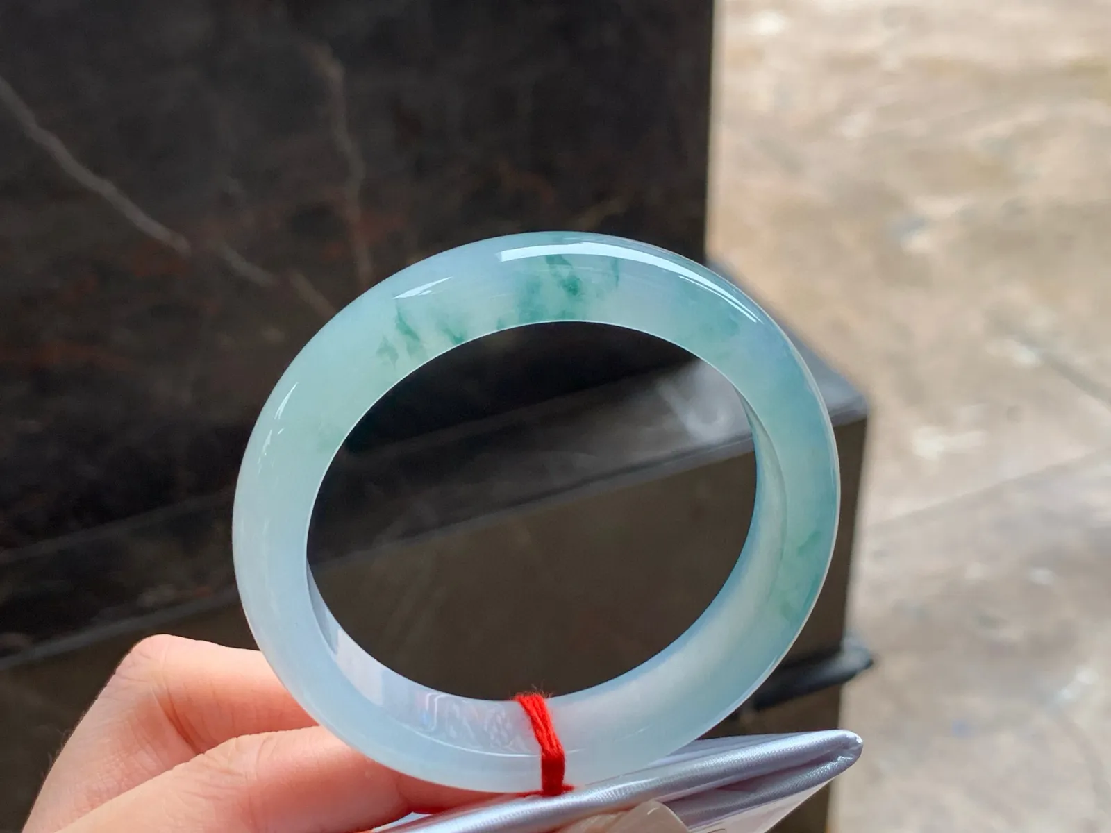 冰飘花手镯
水润53.9/12.6/8.3mm