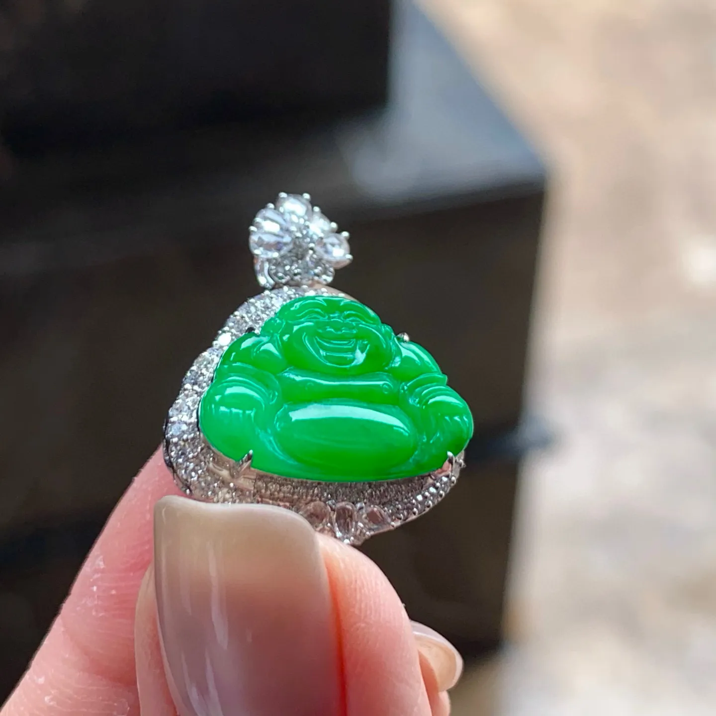 阳绿坐佛
真金镶嵌 精致