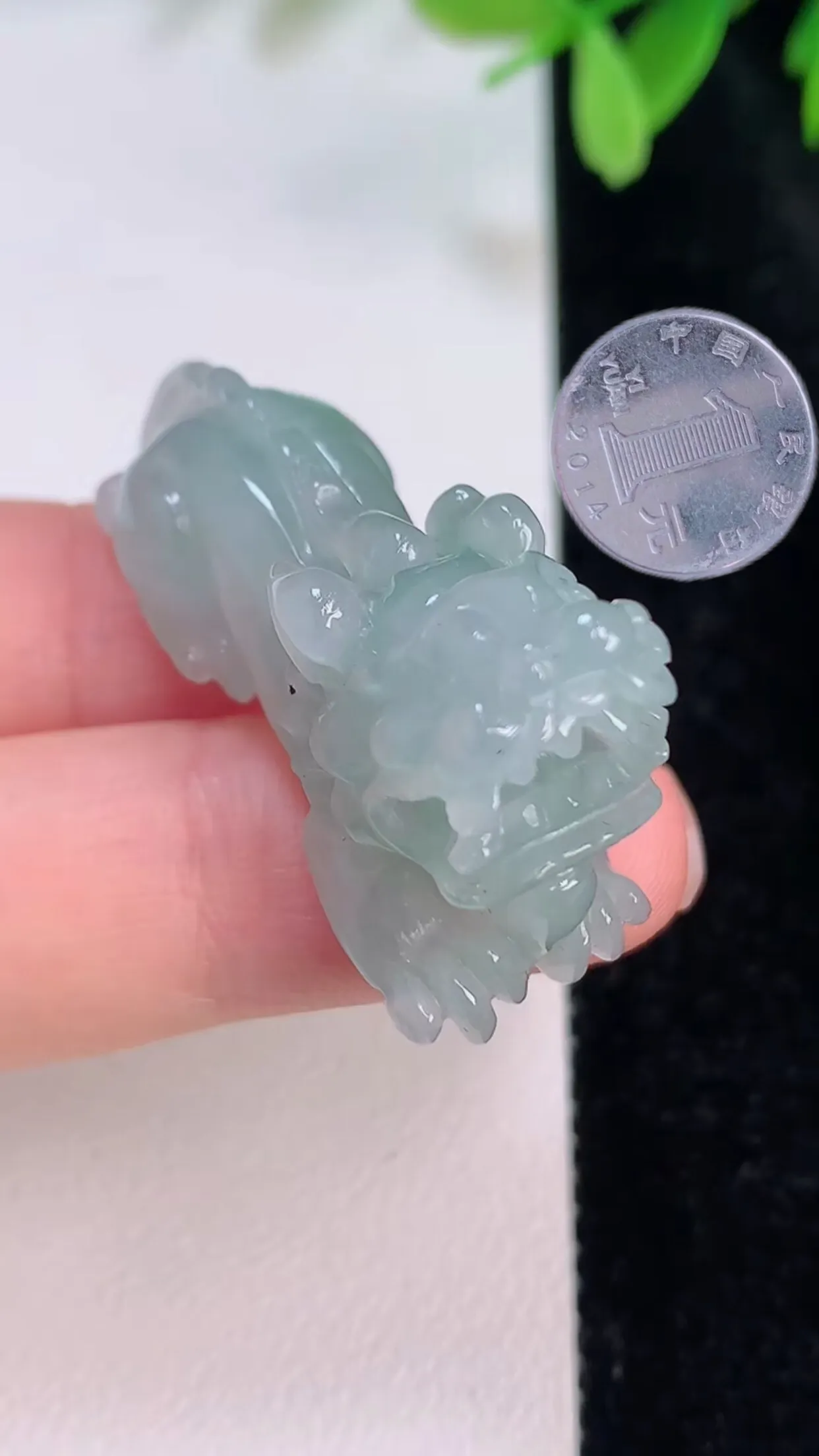 缅甸天然翡翠a货 老坑料起胶冰润 浅绿招财霸气貔貅吊坠，尺寸36.2-13.6-23mm  y 13.95