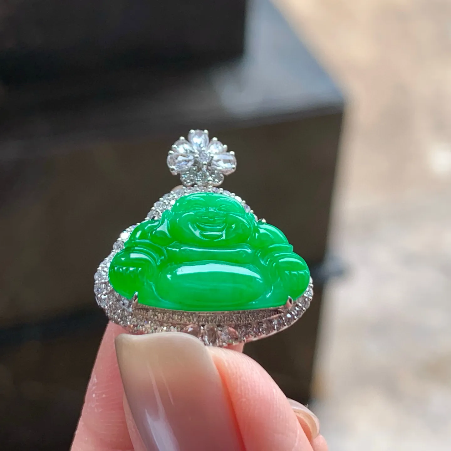 阳绿坐佛
真金镶嵌 精致 尺寸12