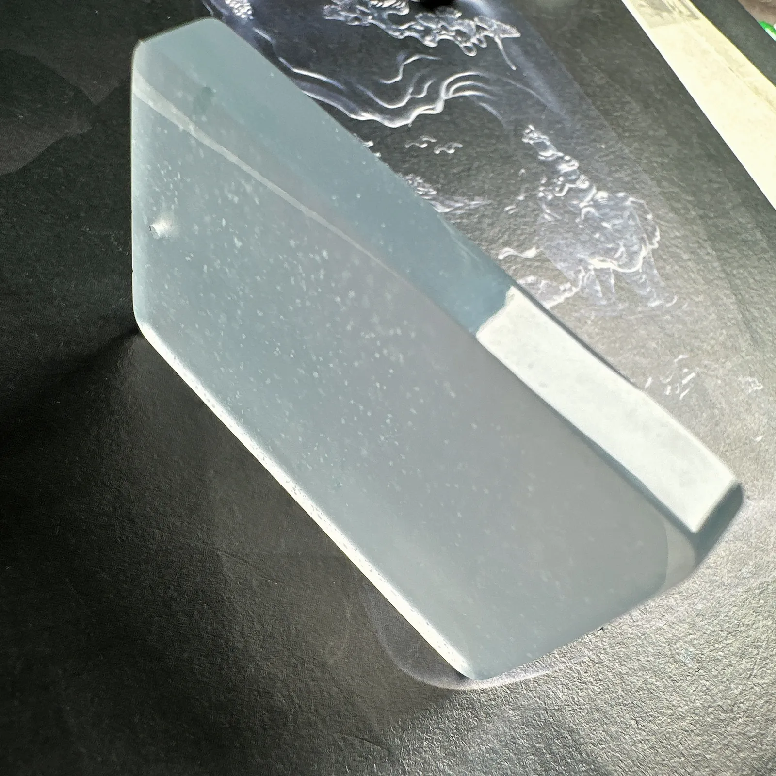 老坑料无事牌，接近玻璃种的雪花棉无事牌，牌型非常好，通透起光，佩戴佳品。