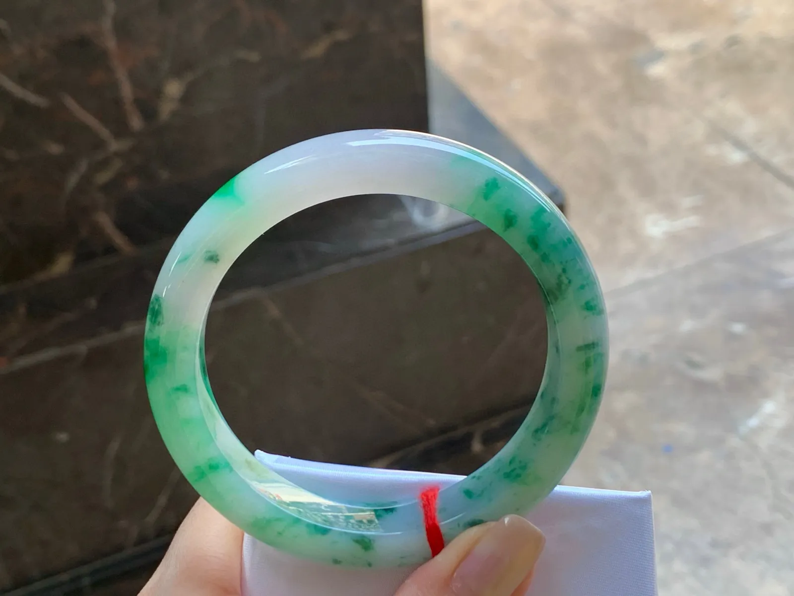 色花手镯
玉质细腻 59.4/12.2/9.6mm