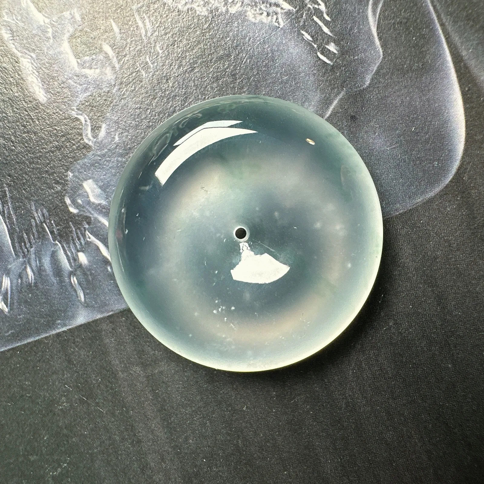 【行家货】玻璃种飘花平安扣，晶莹剔透，荧光强烈，尺寸够大，比例好。