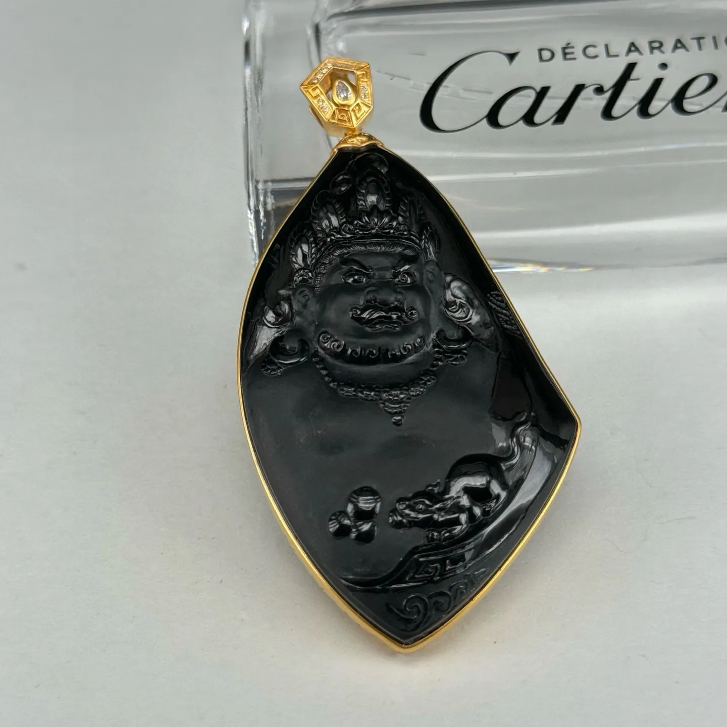 精品18k墨翠黄财神 种好色正 黑度极好 打灯通透 油性十足 尺寸71.3