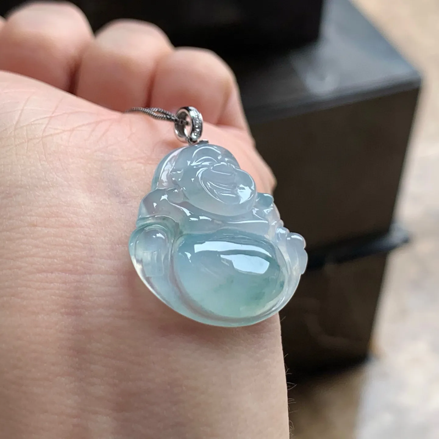 冰种飘花坐佛
清爽 金扣